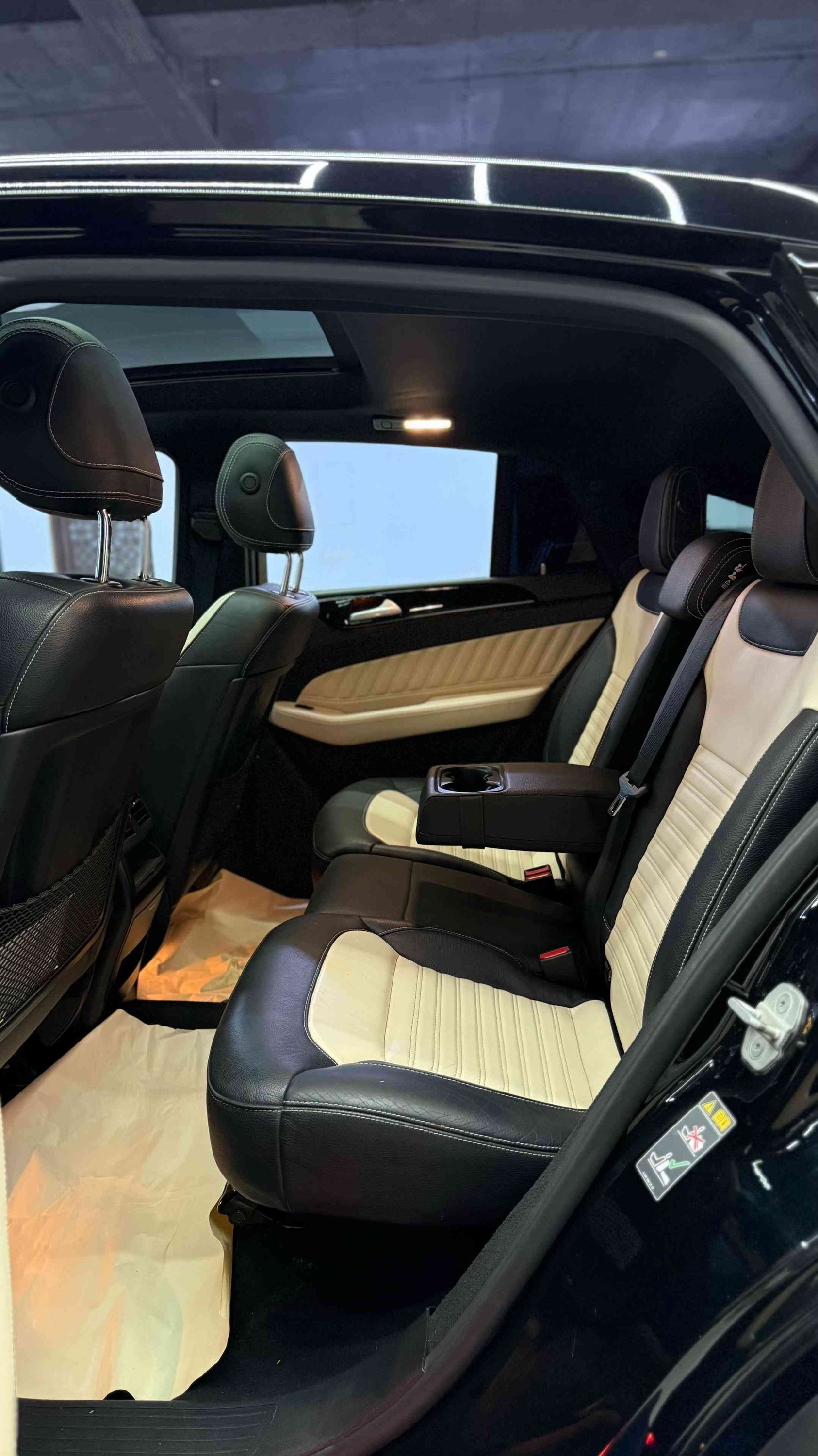 Mercedes-benz GLE43 AMG-full iption Black🖤 & white🤍 2018 69,000mil Call for price: *********** ***********

