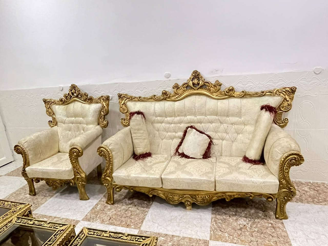 خانە قین
کلاسیک 10نە فە ری زۆر پاکو بیعە یبە تە پلە یشی لە کە لە
ژ.م ***********
تۆی بە ریزیش هە رجیت هەیە بۆم بنیرە بۆت دە فرۆشم
