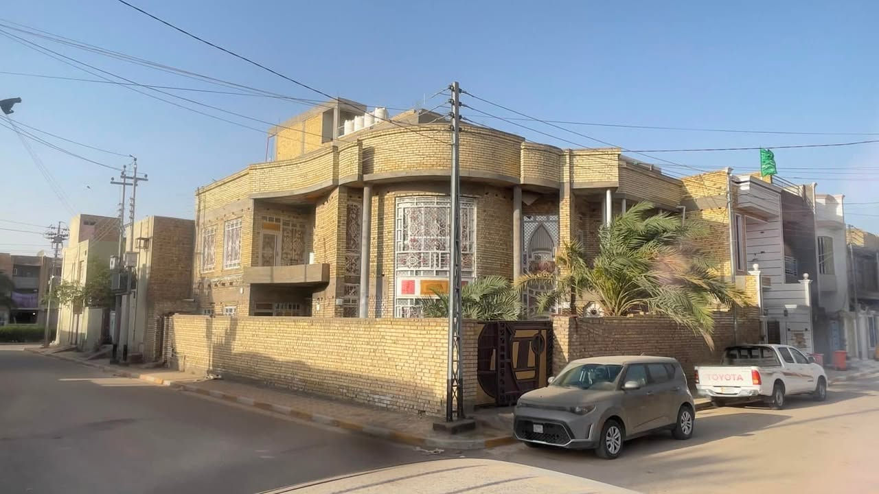بيت للبيع قطاع28 مساحة 365 متر ركن واجه 18.3 والنزال 20 طابقين كونكريت يحتوي على 6 غرف نوم  السعر 730 وبي مجال رجاءً بس الشراي يتصل ***********
