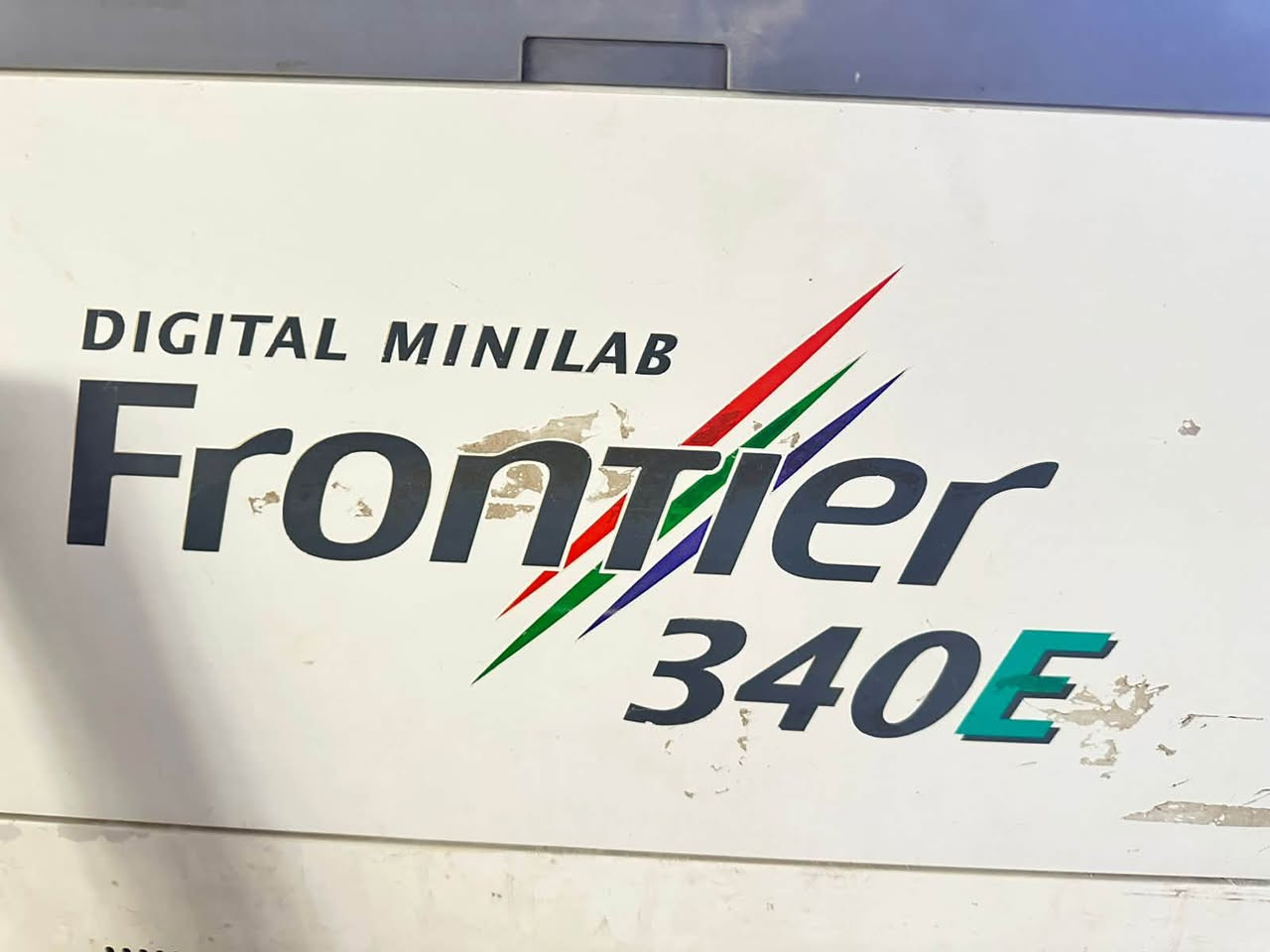 بيع طابعة مختبر صور احترافيةFUJIFILM Frontier 550 Digital Minilab

من أشهر وأقوى مختبرات طباعة الصور الفوتوغرافية الاحترافية، مناسبة للمختبرات والاستوديوهات ومراكز الطباعة.

المواصفات:• طباعة ليزر فوتوغرافية عالية الجودة (Wet Lab)• سرعة إنتاج تصل إلى 1210 صورة قياس 10×15 بالساعة• تدعم الطباعة من 3.5 إنچ إلى 12 إنچ• تطبع حتى قياس 30×90 سم• ألوان دقيقة وجودة احترافية• تعمل على ورق FUJICOLOR Crystal Archive• نظام معالجة كيميائي CP-49E• مزودة بتقنية تصحيح الألوان والـ Red Eye تلقائياً• حجم مدمج واستهلاك طاقة اقتصادي• مناسبة لطباعة الصور الفوتوغرافية والأعراس والألبومات

للاستفسار والمعلومات أكثر التواصل خاص.
***********

