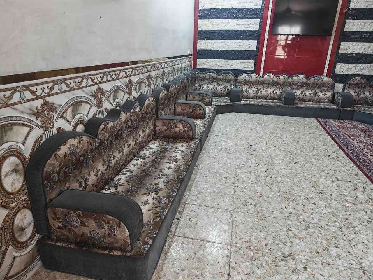 السلام عليكم ورحمه الله وبركاته  ديوان دوار ٨قطع (٥ كبار و٣زغار اثنين منهن ركن يصيرن)
السعر ٣٠٠ وبي مجال نظيف واخوو الجديد
 ***********

