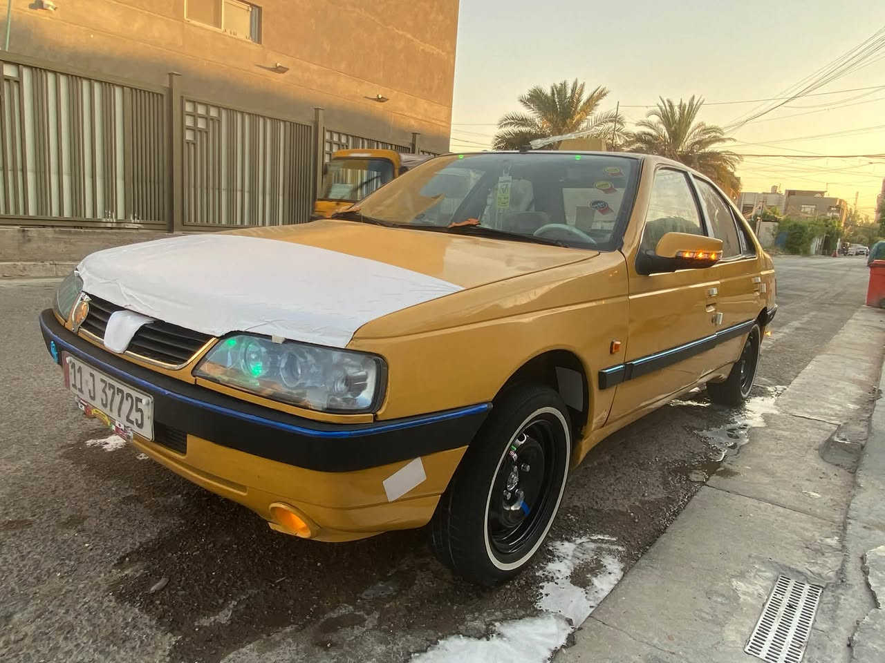 السلام عليكم بيجو لميس اكد2015كيرً مكينه فرنسي 2000 خير منالله تبريد ثلج صدر جديده داخله جديده بيه جاملغ الامامي مصبوغ فقط  بدون خياس مكفوله باقي خير من الله تخم تاير خط ابيض ارقم انكليزي مصفرهً تحويل مباشركهربايات بلاديه كلشي شغال بيه سياره مال شغلل اصفاحه موس سياره خير من الله سعر ٣٦وبيه مجال مكانًي بغداد 
اتصل ودلل ***********
