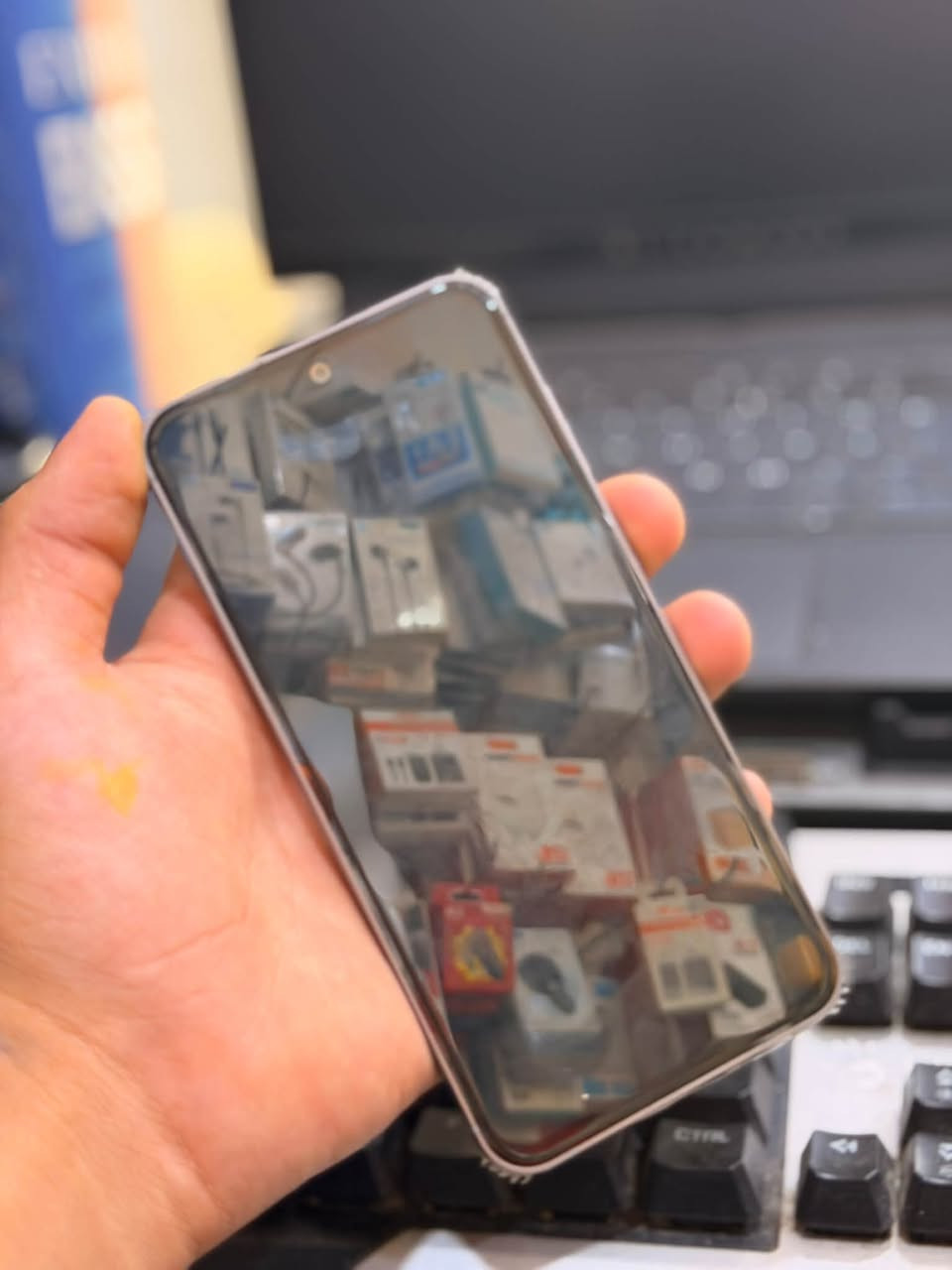 📱 Samsung S21

جهاز نضيف جدا جدا ✨
🔹 بعده جديد وبالجيس مالته
🔹 مكفول وتكدر تفحصه بكلشي
🔹 ضمان على الفحص والضمان
🔹 بدون ملحقات

📍 العنوان: النجف
💰 السعر: 450 ألف دينار
📞 للاستفسار: ***********

الجهاز جاهز للفحص والاستلام 🤝
