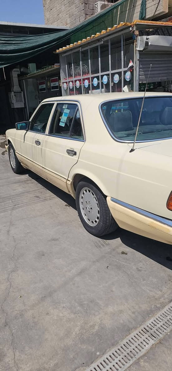السلام عليكم
مارسدس رئاسي 300se موديل  1988 باب قصير
لون مميز بغداد 

بلاديه بدون أي نقص تبريد شغال

اكسل جديد 
داخلهه جديد كلش

دبل فيتبم

السياره جاهزه ومآبيه أي نقص ان شاء الله 

السعر 52وبيه مجال للشراي 

المكان بغداد حي اور

الرقم ***********
