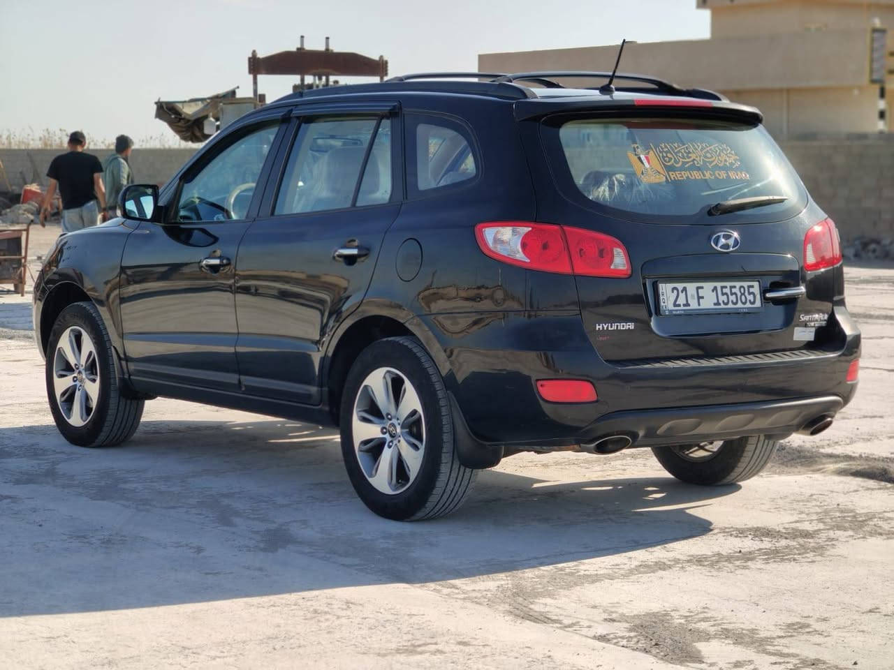 السلام عليكم سنتافي خليجي 2008  7 راكب مكينه 2700 V6 رقم سيلمانيه هزه وسنويه ورقم كله جديد تبريد 3 قطع فتحه سقف سياره ع البلاد بيها بس باب وجامرلغ مبدل بلادي باقي كفاله عامه  مكانها ديالى بعقوبة قرب مرور ديالى سياره خير من الله السعر 115 وبيها مجال حك الجيه للاستفسار  اكثر الاتصال ع رقم ***********

