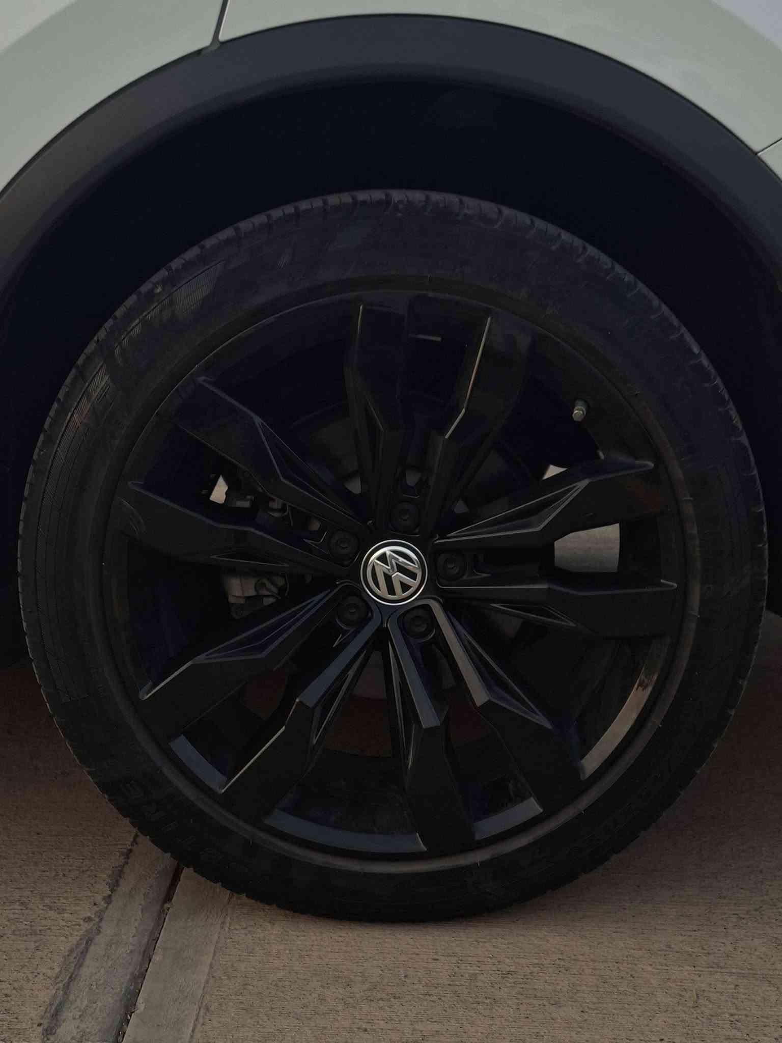 بسم الله الرحمن الرحيم
VOLKSWAGEN TIGUAN SE R Line BLAKE 2021

 
فولكسفاغن تيكوان R Line BLAKE 2021  السياره 7 راكب لون ابيض داخل ابيض ماشية 43 الف  فول مواصفات بانوراما شاشة جبيرة كامرا بصمة أبواب بصمة بريك بصمة رادار امامي رادار جانبي  حساس خلفي امامي كوشنات كاربا كوشنات جلد تدفئة تبريد قطعتين ويل كب تخم تايرات جديد السياره حيل نضيف جاهزه مابيها اي نقص بشرط كير محرك ايرباك كله بشرط السيارة بدون صبغ حتى دعاميات بلادي رقم شاصي موجود بالمنشور مكاني سليمانية السيارة بسمي للاستفسار *********** سعر 183
