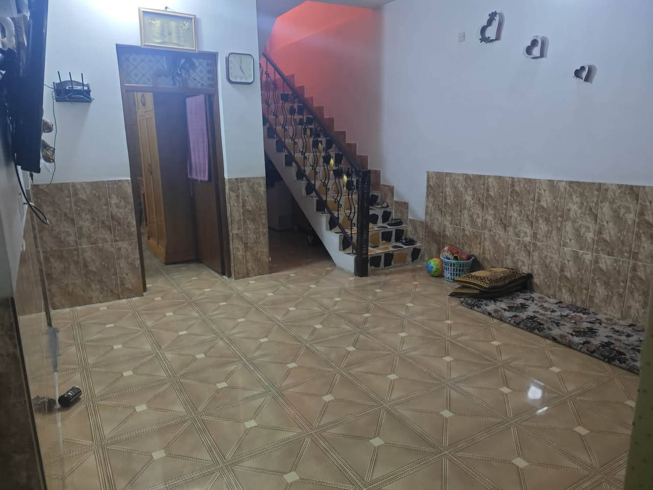 طابق ونص • غرفتين • ١٢٥م