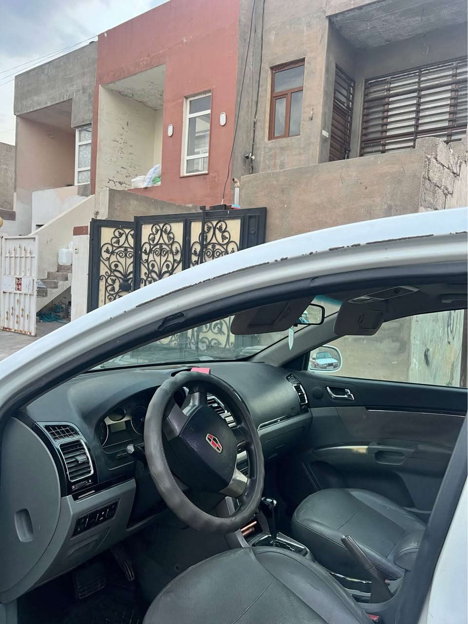 Ec72013جیلی ئیمگران فول فول مواسەفات سلایت حەساس لایت زینون کوشن جلد گیرو مەکینە بەشەرت گیر توماتیک گیر سیڤیتی ٣پارجە سوبخ لەسەر ساخە سەیارەکە زۆر پاکە تەقەو رەقەی بەشرت رەقم موبایل*********** سعر ٦٨مەجالیکی براینەر أربيل, العراق
