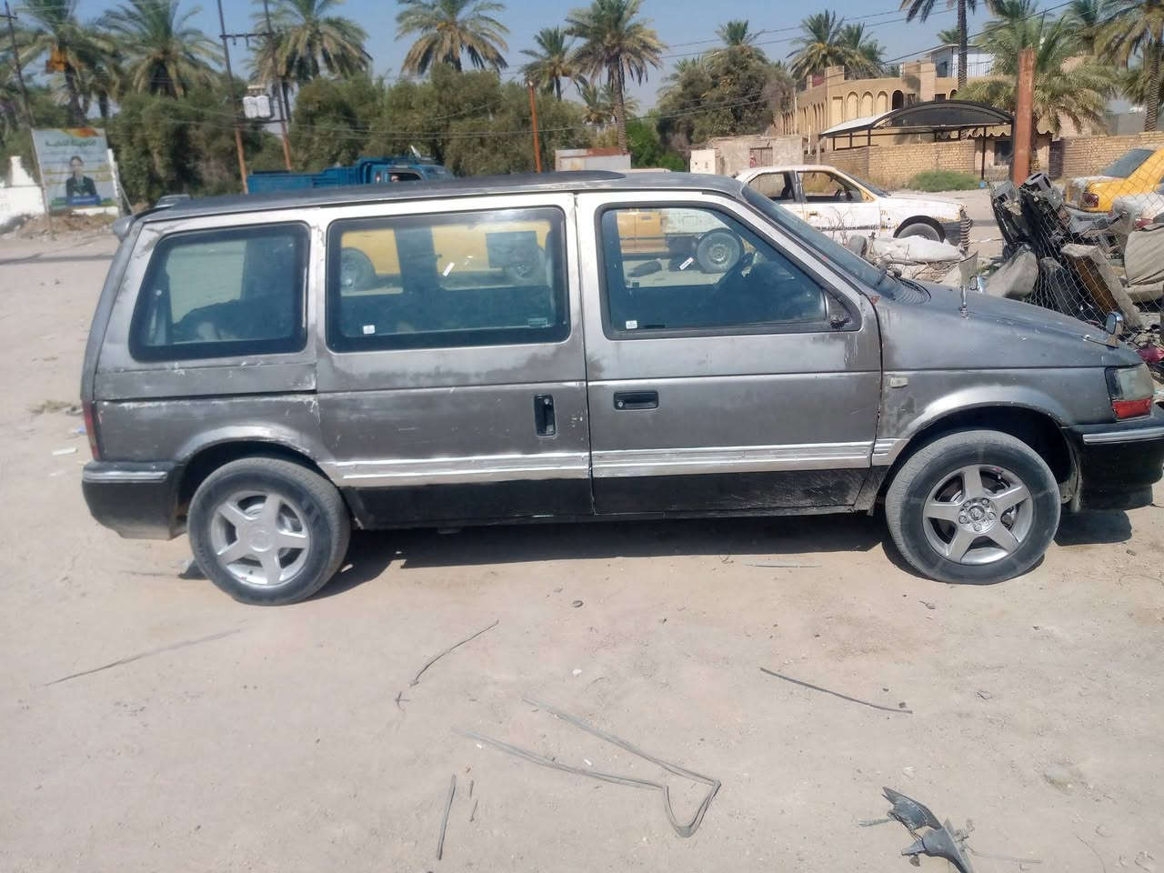 السلام عليكم دوج كرفان 7راكب نقصها عقل محترك عارضها ب20 وبيها مجال مكينة وكير نضيفات 3300 كير اوتو سيارة نضيفة بيع أو مراوس موديل 94 مكاني بغداد دورة ***********
