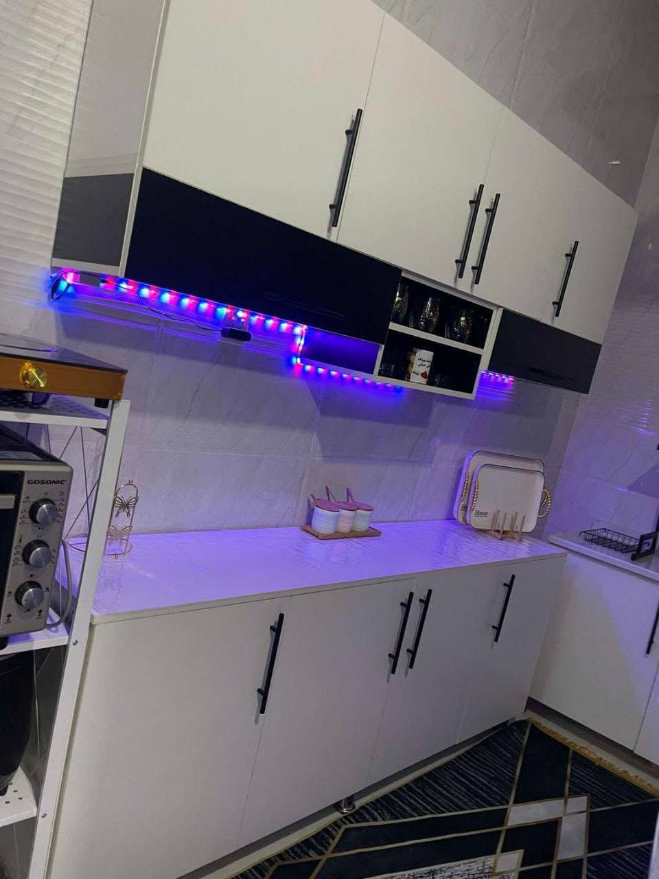 ✨كاونتر جديد  للبيع ✨
قياس: مترين ملحق وارضي وسنك متر و 20 مرمر 
سعره 250 ومتوفر توصيل 
للتواصل والستفسار *********** على الاوتساب
