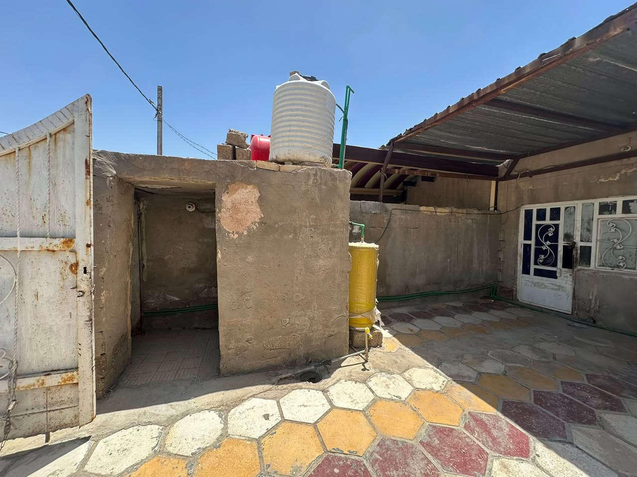 دار سكن طابو صرف في ( حي الكرار )
بلقرب من بيت ( أستاذ عطا ابو شهد )

مساحة ١٥٠ م - بناء بلوك - سقف كاعدة 
(( حالة البناء متوسطة ))

ماء - كهرباء - تبليط - مجاري - ارصفة - انارة 
(( كل الخدمات متوفرة ))(( تحويل مباشر ))

(( سعر مناسب جداً ))

للاستفسار مراجعة مكتب غازي للعقار   
واسط - الزبيدية - قرب أفران المائدة  *********** 
***********
