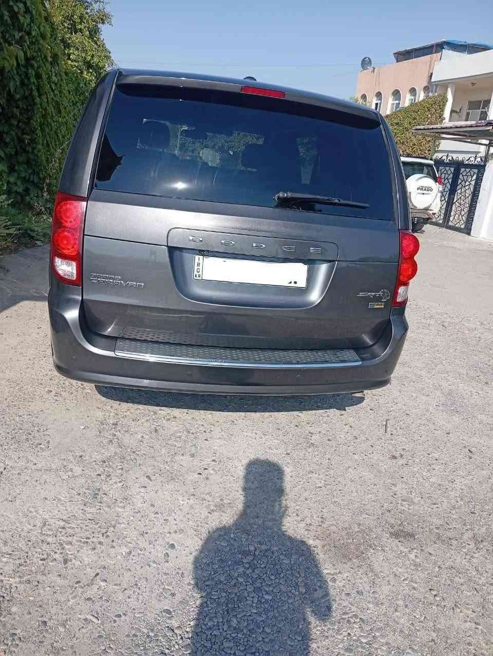 للبيع سيارةدوج كرفان كراند ٢٠١٨
بدون حادث، كلين، البجم كبس
التبريد ثلاث قطع والتبريد مالتها ثلج
ماكو حماوه هي وواكفة
وحتى مع التبريد ماكو حماوه ميصعد فوك النص يعني نص
وجوه النص
الجام كهرباء الأمامي والوسط والخلفي
سنويه وهزه جديدة
سيارة داخلة كلين حتى الدعاميات
بس بالعراق صار بيها طخه الهلال فوق التايرالخلفي جهة اليمين صبغ مقدار شبر موضح بالصور
فرس وسطي ارضي وسقف مع شاشات
ماشية ١٧١  المحرك ٣٦٠٠ v
كفالة كير ومحرك وكشر
السيارة في دهوك ورقمها دهوك
للاستفسار الاتصال على الرقم
***********
السعر ١٥٥ ومجال بسيط

