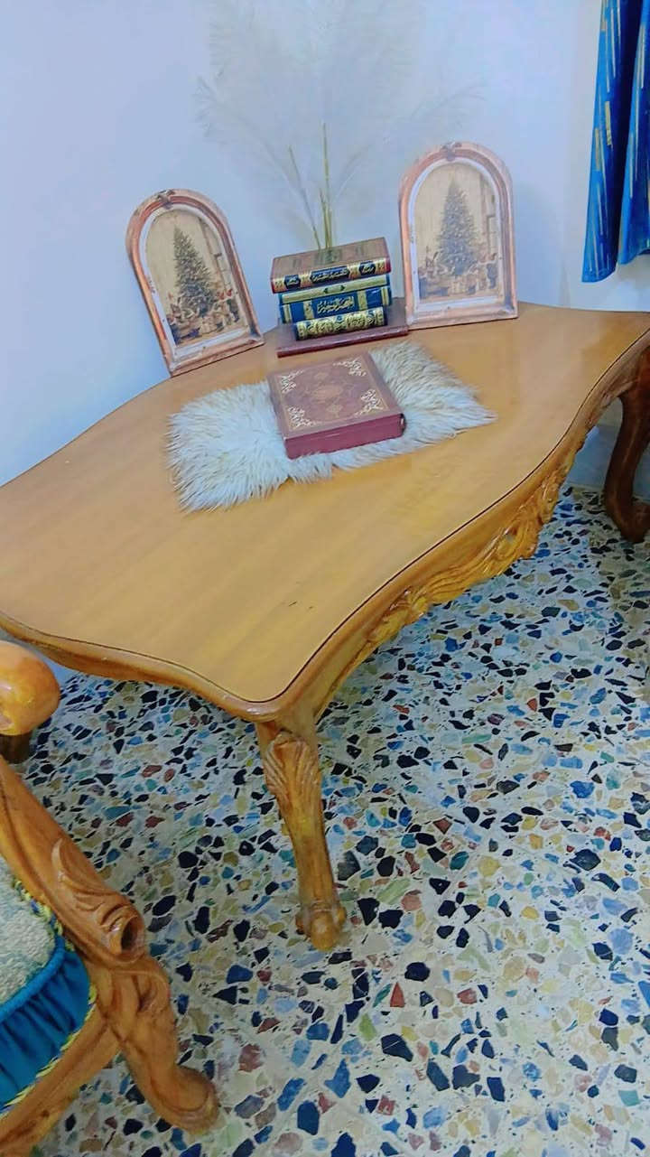 السلام عليكم.. تخم صاج ثقيل جداً 10 مقاعد مع طبله وسطيه للبيع جديد قبل 3 أشهر من شتريته لكن اخذ مساحة ونريد نغيره السعر خاص... وهاذ رقمي وات ساب***********
