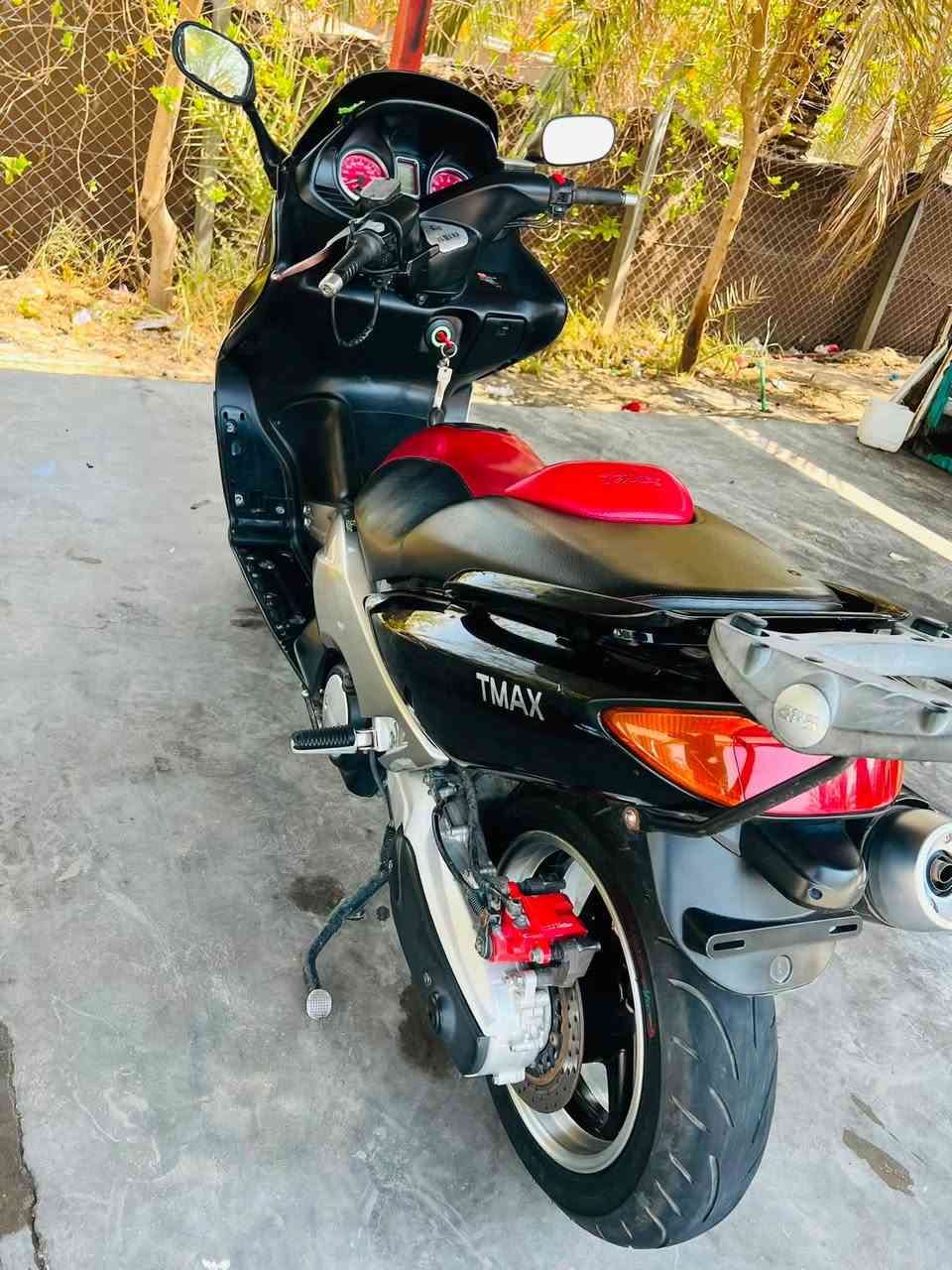 السلام عليكم
T MAX 2008
السعر 18
مبدل بيها يطق 
ونقص وحد من الصفاح جو الاشباره 

لاستفسار ***********
اتصل وبيك خير ودلل
