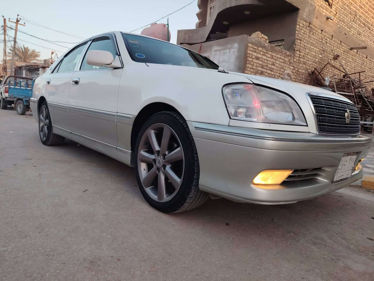 السلام عليكم 
للبيع او المراوس

ملكه موديل 2000
سياره دكمتين 
رقم  انبار مداور ثاني يوم
 السياره كفاله عامه من الكص والضربه والعيب الشرعي 
شاصي 75 
مكينه ديفور الجبيره 
تبريد ثلج ❄️❄️ 
كشنات كهربائيه 
سياره من محرك وكير و حداديه شرط

سعره 130وبيه مجال 
مكاني الديوانية قضاء الحمزه الشرقي 
اتصال ***********
