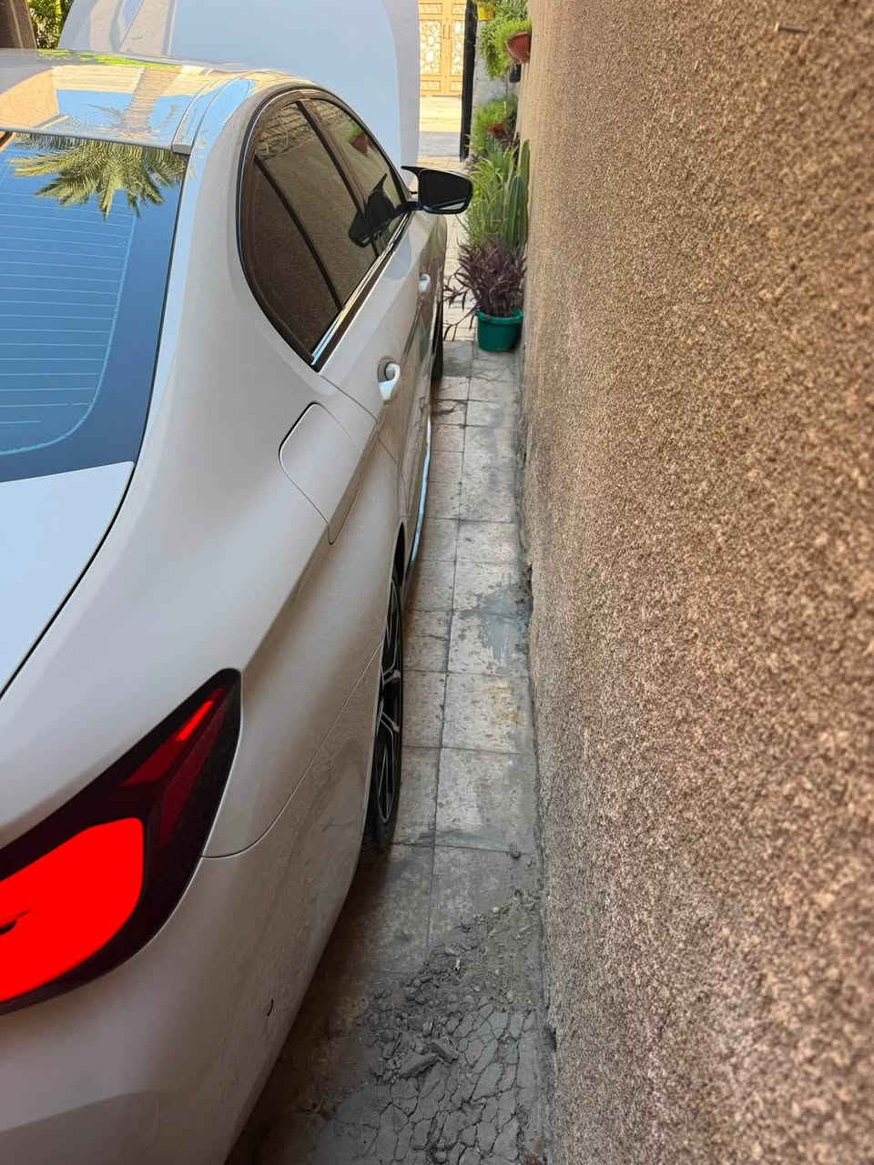السلام عليكم
‏  2023  BMW 530e G30
بلگن
يعني ٣ انظمه تشغيل 
بانزين 
هايبرد 
شحن   
عداد المسافة :٧٢ الف كيلو 
رقم بغداد دولي الجديد 
باسمي
حجم المحرك : توين توربو ( 4,سلندر )
ملاحظة السيارة : راجع سستم عدى بردة السايق 🛑الحادث  ربع جاملغ الايمن بيه كلير قليل موضحة الضربة بلصور
السياره صفر مسج ولا عطل 
فول فول مواصفات 1/1
فتحة سقف
دركة كاربون اصلي 
شفتات كاربون
دواخل مختمه m
كيج الكتروني
بصمة ابواب
بصمة تشغيل
سيتم سماعات harmen 
شاشة دشبول ديجيتال
شاحن هاتف لاسلكي 
داتا شو 
كاميرة خلفي
كير ماوس
شفتات كير استيرن 
هاند بريك بصمة
اوتو هولد ،𝐀𝐔𝐓𝐎 𝐇𝐎𝐋𝐃
اوتو ستارات،𝐀𝐔𝐓𝐎 𝐒𝐓𝐀𝐑𝐃
اوتو ستوب ,𝐀𝐔𝐓𝐎 𝐒𝐓𝐎𝐏
رادار امامي (تحديد مسار)
رادار جانبي  (نقاط عمياء)
رادار خلفي (التحذير من الاصطدام)
حساسات °360
حساسات امامي 
حساسات جانبي
حساسات خلفي
نظام ,𝐄𝐂𝐎
نظام ,𝐍𝐎𝐑𝐌𝐀𝐋
نظام ,𝐒𝐏𝐎𝐑𝐓
نظام ,𝐓𝐎𝐖/𝐇𝐀𝐔𝐋
نظام ,𝐒𝐋𝐈𝐏𝐏𝐄𝐑𝐘
داخل ليد 𝐋𝐄𝐃
ابل كار بلي
تحكم استيرن
عليها ppf ب $2000
استيرن تدفئة
كشنات جلد 
كشنات كهربائي 
كشنات خزن+ميموري
كشنات تبريد
مرايات كاربون
دوسة كاربون
جناح صغير اصلي
كشنات دفئة 
صندوق شفط كهربائي 
لايتات ليد وعدسة زينون بيلادي
بلوجكترات 𝐋𝐄𝐃 بيلادي
بكلايتات 𝐋𝐄𝐃 بيلادي
ويل كروم سبورت
شباك led اصلي 
تخم تاير جديد قبل كوم يوم بدلته
دهن و ماء أصليات مبدل وكالة منتظر اوتو 
تفاصيل اكثر الاتصال على الرقم 
***********
سياره كامله و جاهز دينار مصرف مابيها 
-
