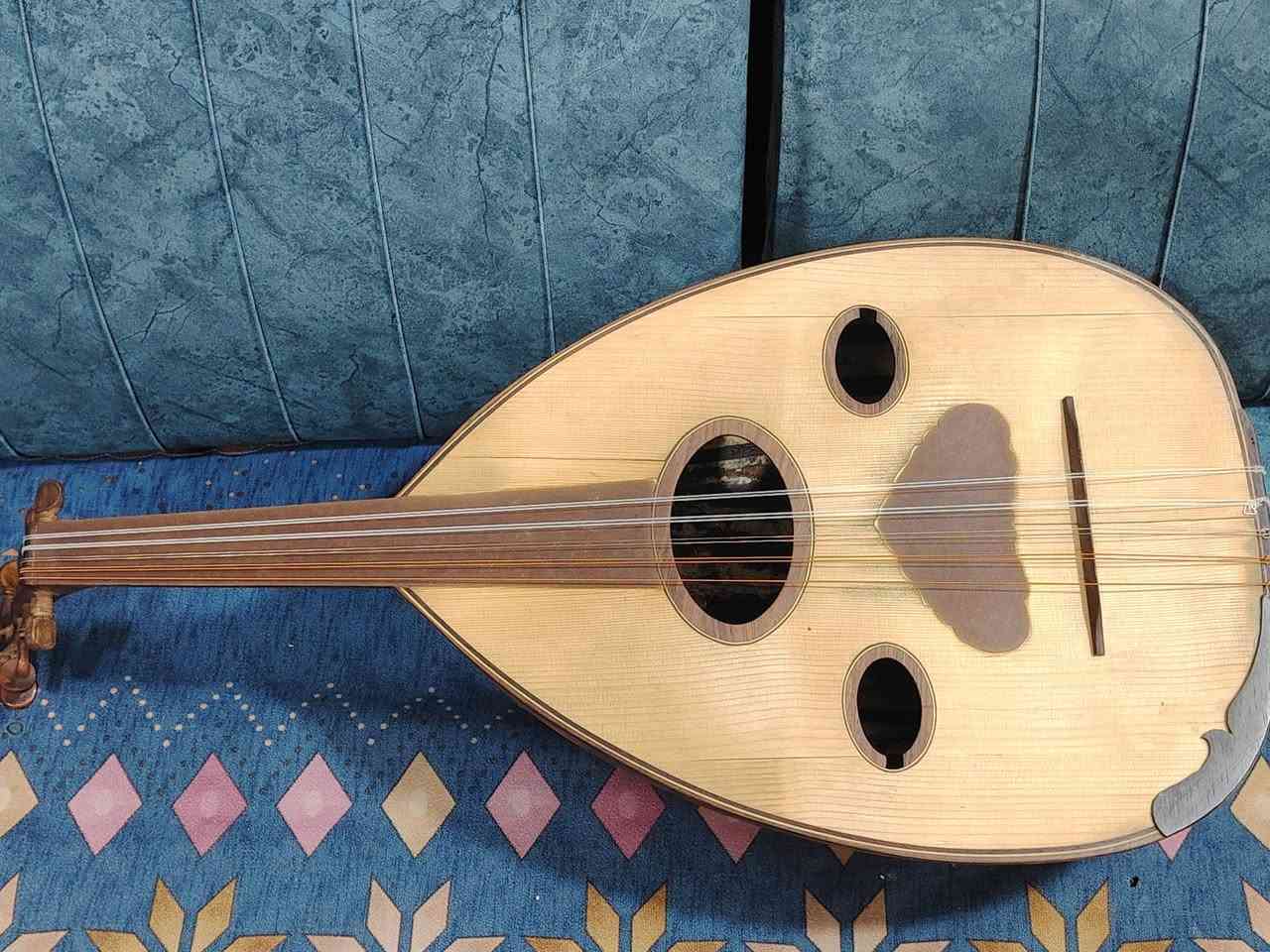 آلة عود. للبيع. صناعه. سوريا
مكاني. بغداد.  السعر. 200.الف. فقط. مابيه. جنطه

مكاني. بغداد.  هاتف. ***********
مكلف. بالبيع
