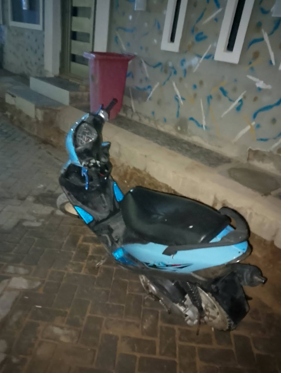 سلام عليكم دراجه ماكس عدله ياباني بوشه55 كلج رياضي دراجه تخبل كلشي مبدل بيها بجديد ملف دبلات كابريتر شخاطه مجامع جدد مشادهن الدراجه شديت المحمع ومااعرفت اربط كهرباياته بس تشد لمجمع ويشتغل لايت سلف شغاله باتري جديد كتف شحن جديد كامله نواقص بصيطه شال مال صالصنه فقط برغي والاشاير الاصطاب يشتغل مكاني بغداد حي اؤر سبع قصور رقمي ***********
