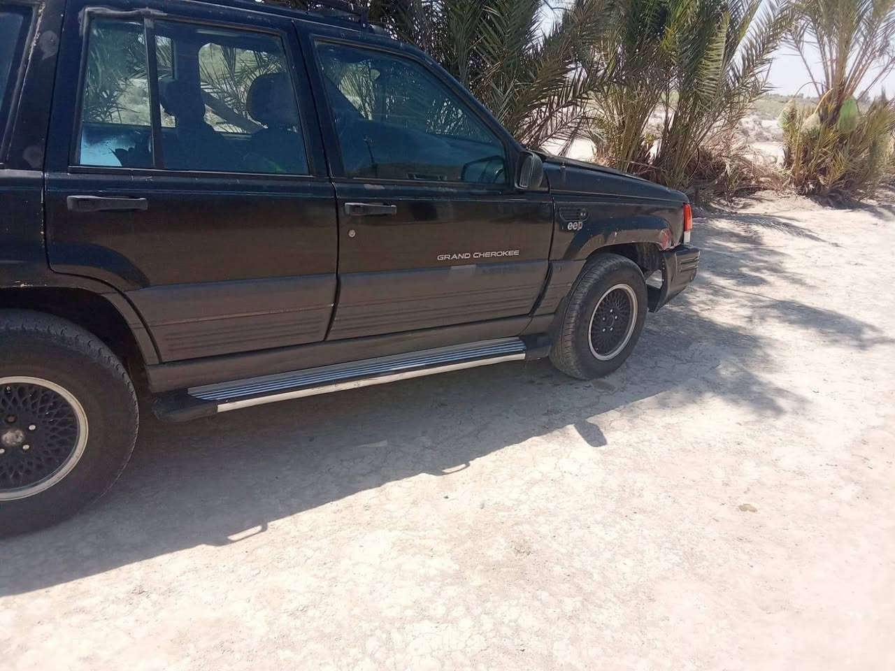 السلام عليكم للبيع أو  المراوس  سيارة على وضعة الشركه محرك بلادي حداديه خير من الله كشنات كهربائية كله شغاله سيارة كلش نضيفه ***********
