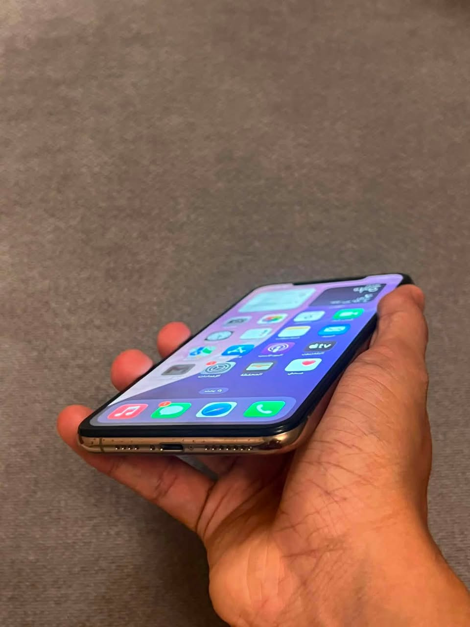 سلام عليكم اخواني
للبيع أو مراوس بأعلى و أنطي فرق حسب الرغبه
عندي ايفون Xs Max آخو الجديد كفاله عامه 
(دبل سيمكارت اخواني الجهاز دبل) 
ذاكره 256 و بطاريته 61% تحتاج تبديل
للأمانه الجهاز كفاله عدا البطاريه تحتاج تبديل لان تصرف 
الجهاز نضيف كلش و كلشي شغال 
 فقط فيس إيدي واكف بالتحديث
الباقي كله شغال و على الفحص مال جناي الجهاز 
الجهاز تجي تفحص و تاخذه مابي اي خلل 
و السعر 185 ألف أو مراوس حسب الرغبه 
مكاني بغداد العامريه / رقمي *********** بي واتساب 
اي توصيل ماكو / و إذا اكو مراوس راسلني على واتساب
