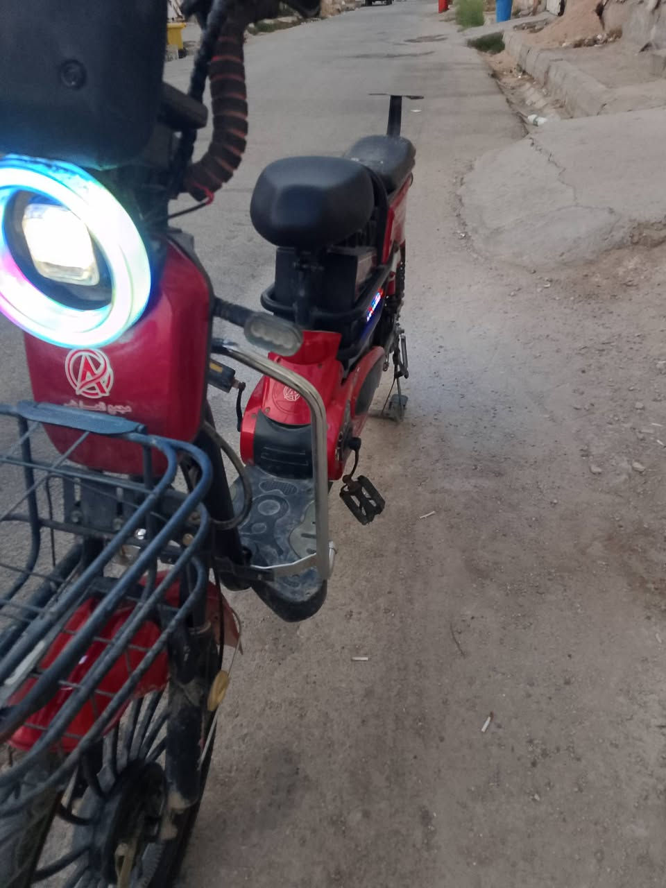 بايسكل شحن للبيع سعره 250وبيه مجال بطاريته جديده عوزه بس گفرات لمكان قضاه لمشخاب لتواصل ***********
