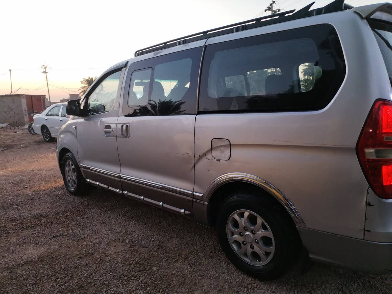 السلام عليكم
ستاركس للبيع 
موديل 2009 مسكره
كير اكسل صدر سيارة كفالة عامة 
ضرر بس جاملغ أمامي صفحة العبري
ولباقي مكفول كفاله عامه مكانه نجف مشخاب 
السعر 128 وبيها مجال حك الجية 
الاتصال على ***********
