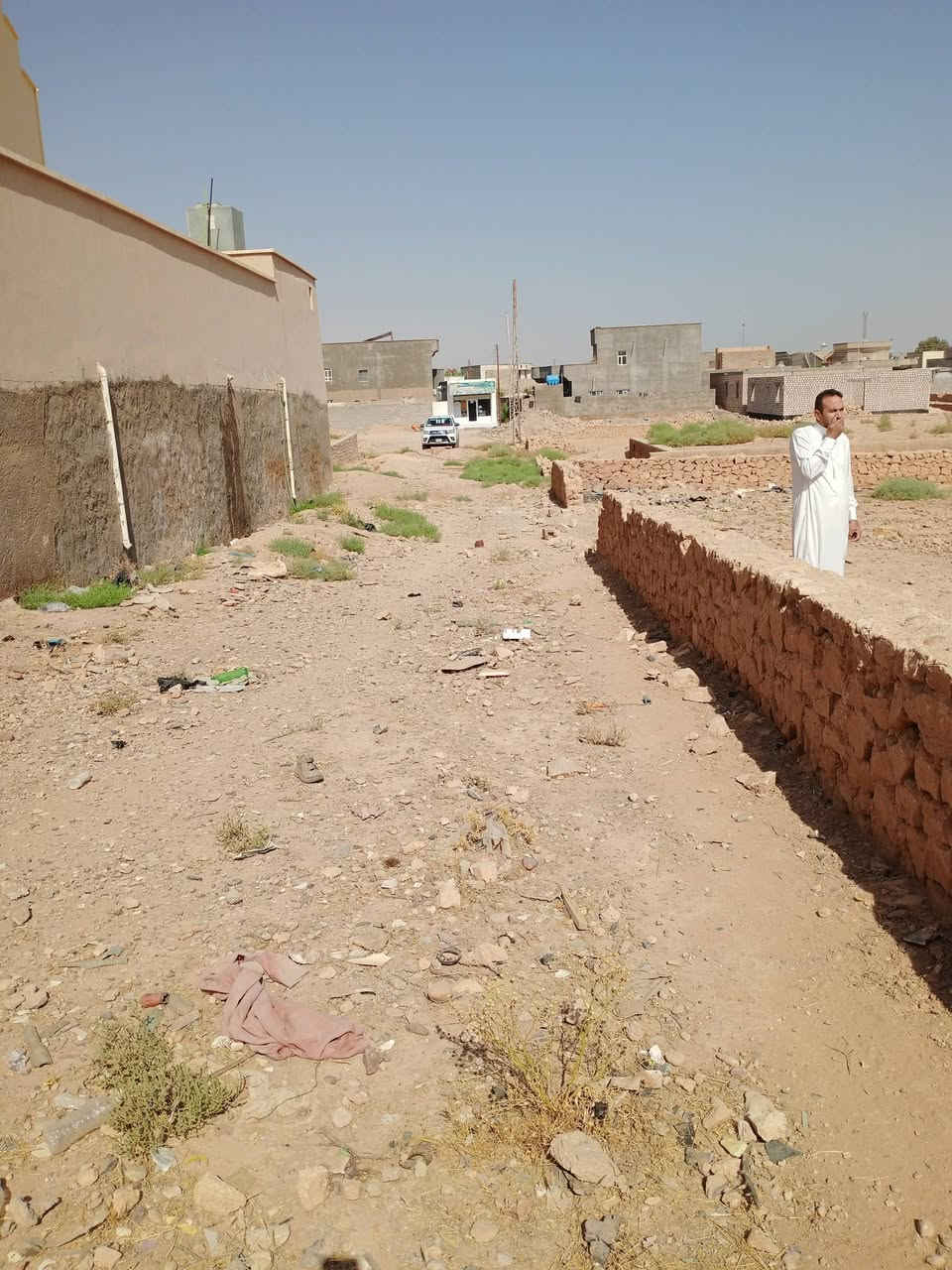 قطعة أرض للبيع المساحه ٨٠٠ متر على شارعين خلف بيت سمير الجغيفي حي الامين الاتصال ***********
