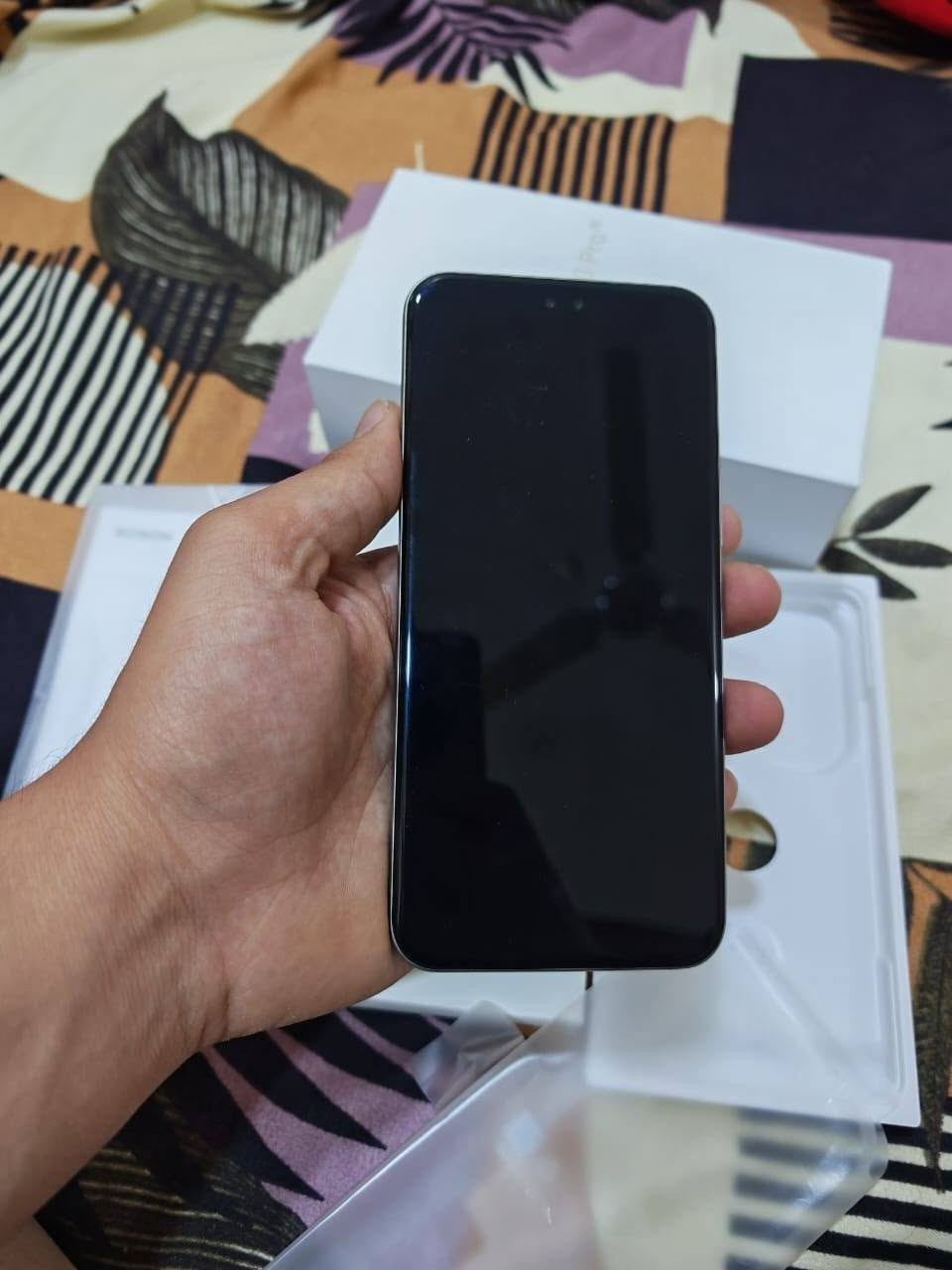 هونر 400 برو
نظافة 90% 
ذاكره 512 
عشوائية 24 
حجم البطارية 6000🔋 
وباقي المواصفات معروفه
625 وبي مجال 
***********
