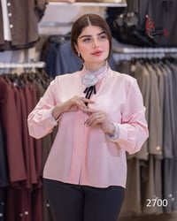 ⁨	⁨	⁨	🎀🤍 قميص مدرسي… تفاصيل ناعمة وأناقة واضحة تصميم مرتب بقصّة أنيقة ...