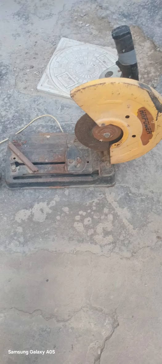 السلام عليكم غراض للبيع شغالات وعلى الفحص كوسرة صغيرة ١٠الاف كوسرة كبيرة ٣٠الف كتر قطع حدادة ٤٠ درج ازبست كهرباء ٧متر٦٠الف للاتصال واتساب فقط *********** مكان بغداد

نص مكتوب في الصور:
- Samsung Galaxy A05
