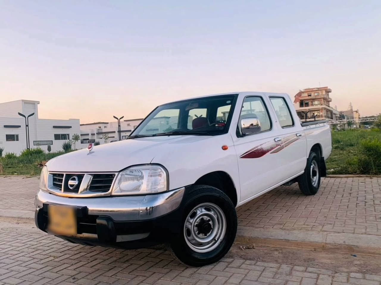 نيسان بيكاب • ٢٠١١ • ١٣٦٠٠٠ كم