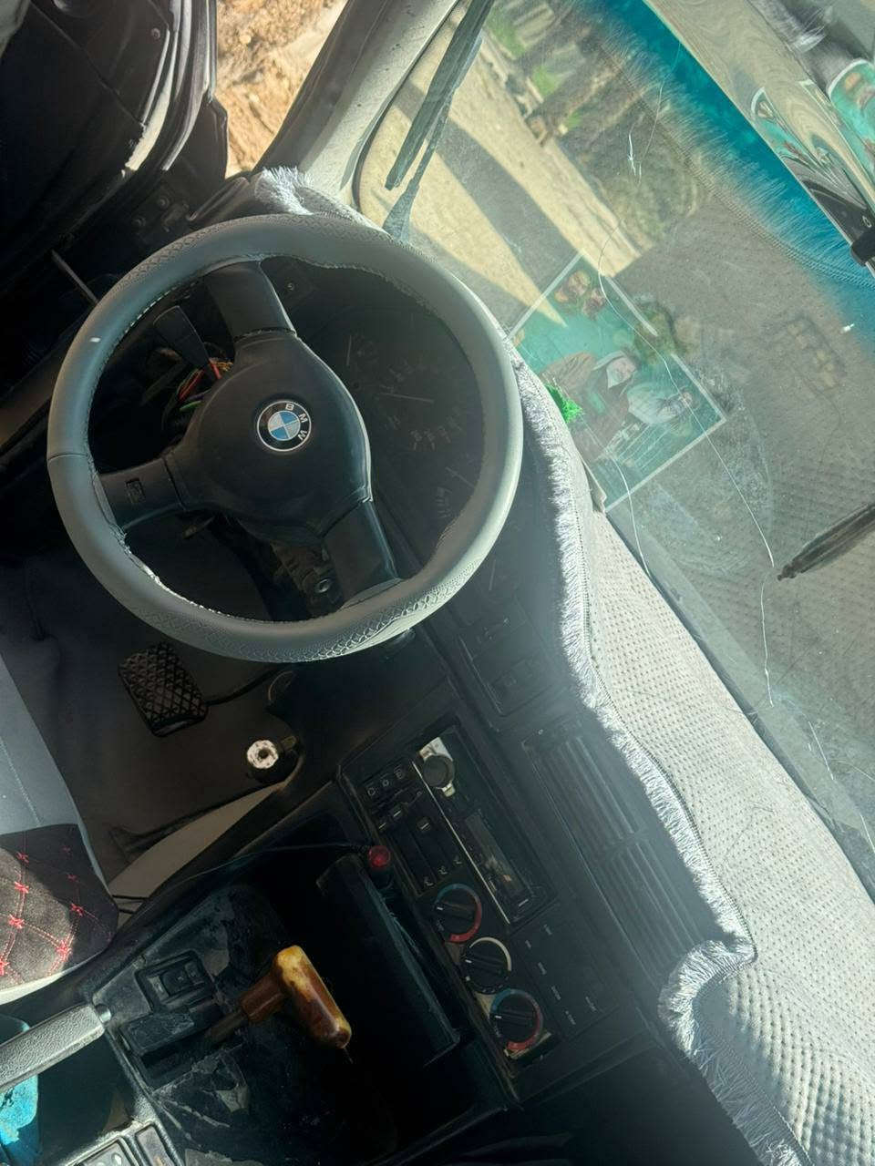 بي ام موديل 91 رقم بغداد مداور ثاني يوم ملاك بلسماوه محرك وكير شرط سياره تماتيك مابيهه اي نقص جاهزه من كل شي سياره *********** السعر ٤٠ وبيهه مجال
