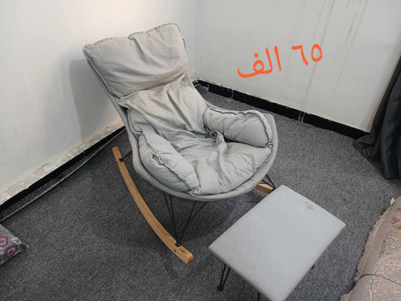 غراض للبيع
مجمع غدير كربلاء ***********

نص مكتوب في الصور:
- زوج ٧٠ ألف
- ٦٥ الف
- حاوية ١٧٥
- ٢٠ الف
