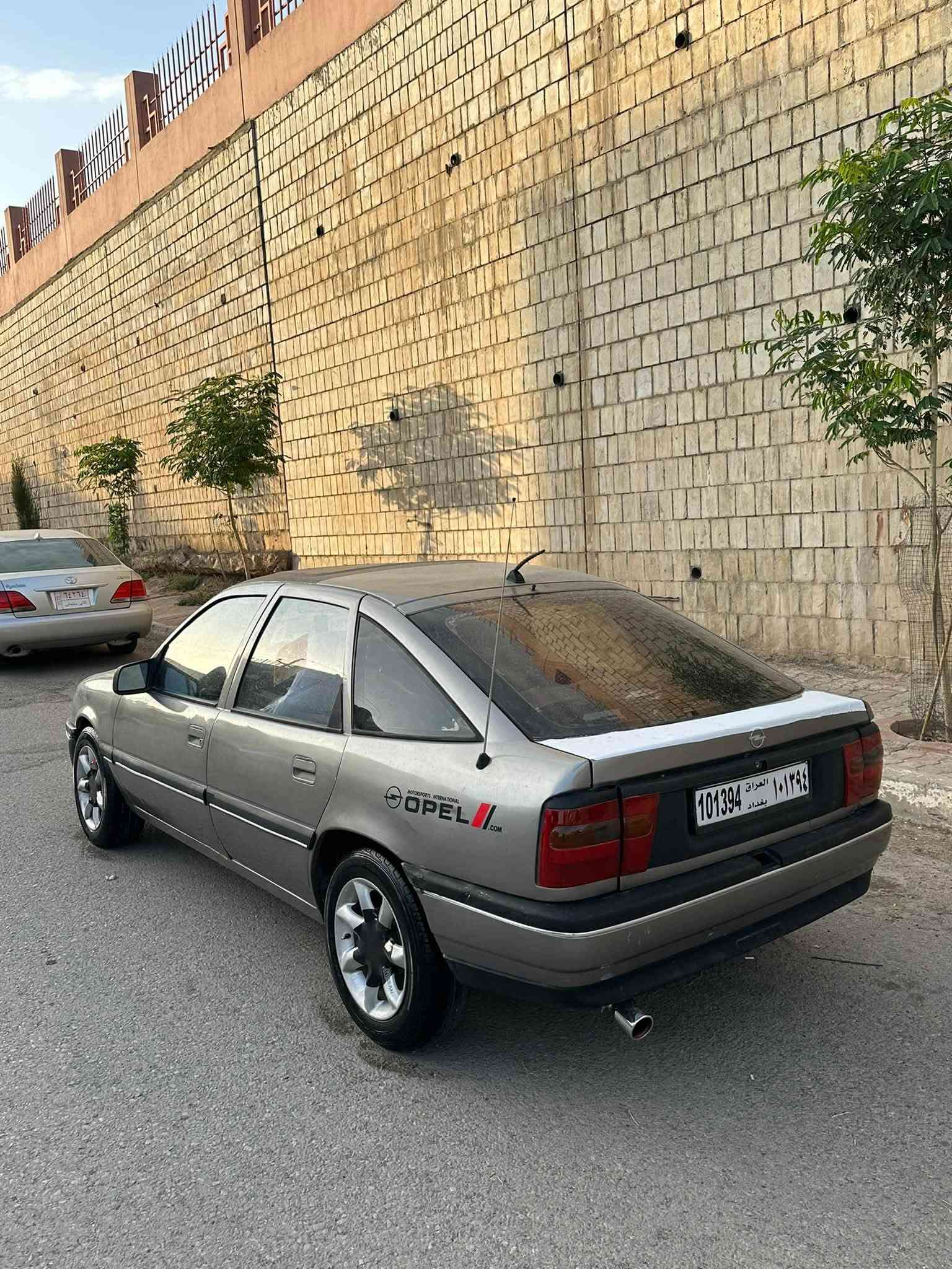 فيكترا • ١٩٩٠ • بنزين
