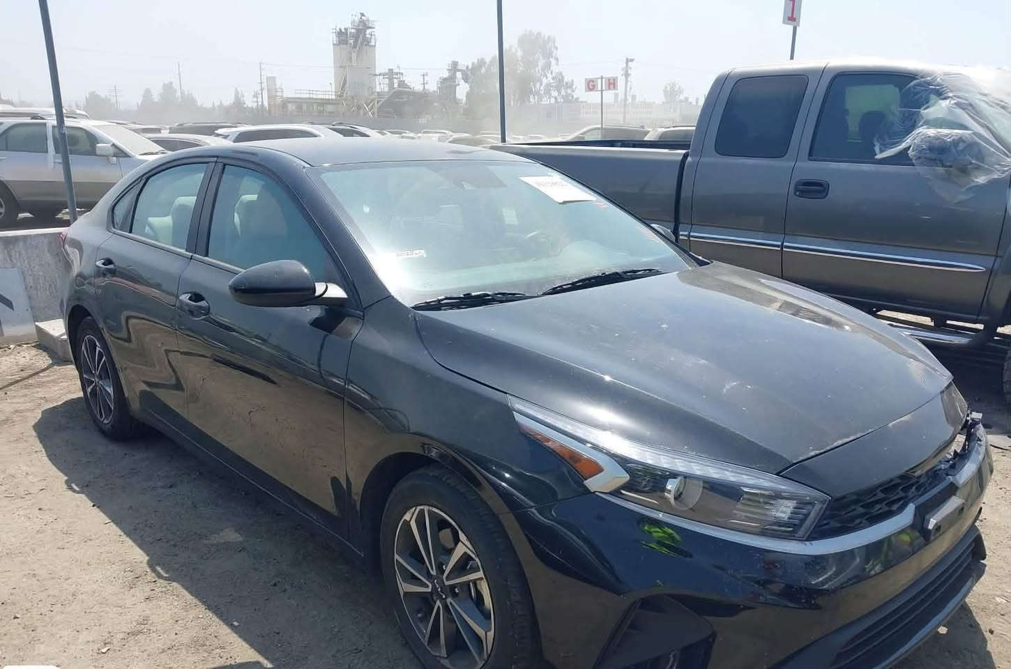 KIA Forte, Lxs 2024
حادث بسيط التفاصيل موضحه بالصور 

واصل بغداد مصلح ومكمرك 12,000 دولار 
وبيها مجال  ***********
