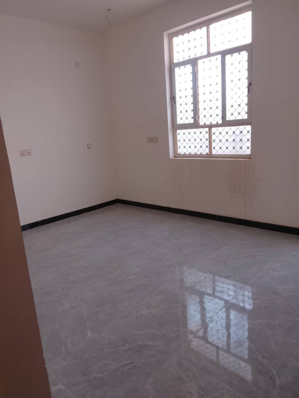 بيت للإيجار • قرب شارع ١٠٠ • ١٠٠م