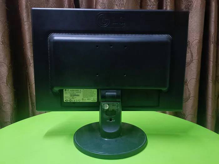FLATRON W1942SE • 19 بوصة • قابلة للإمالة