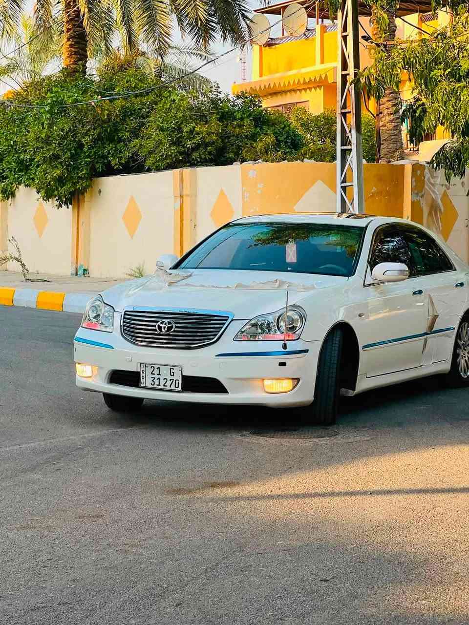 للبيع فقط  كصت قمارة فقط الباقي شرط السونار 2008 فول
5دكم . جوبلسات 

✅ محركها V8 الحجم 4300.

✅ كشنات  اسود ملكي المرغوب  اصل.

✅ تبريد امامي خلفي3قطع.

✅ 3قطع بردات خلفيه.

✅ اربع كشنات كهرباء.

✅ 3برده خلفيه وجانبيه كهرباء اصليه.

✅ 5بصمات ابواب+بصمة تشغيل+ صندوك شفط 

✅ كشنات خزن ميموري.

✅ حساسات  امامي وخلفيه

✅ كامره خلفيه 

✅ بگ لايتات لد اصل.

✅ ثلاجة

✅ مري ترحيب عند الاقتراب+اشاير بالمري والجملغات.

✅ ستيرن كهربائي

✅ مري كهرباء+هيتر♨️.

✅ تحكم ستيرن+كروز تثبيت سرعه.

✅ جنطه جكات كهرباء شفط.

✅ السياره بيه رادار اصل

✅ سياره ماشيه ٦٠ الف 

✅سيار بيه ضبابي اصل 

***********وباقي المواصفات المعروفه لل5دكم. أدوات دخول جديد
