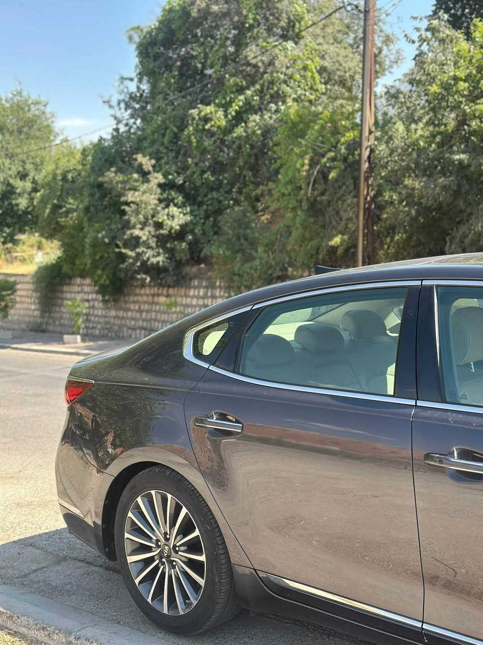 السلام عليكم 
للبيع او مراوس كادنزا 2018 خليجي كير و مكينة مكفول بيها بارد بصندوق السيارة فول مواصفات 
بانوراما
محرك V6 سلندر ( 3500)
اشاير مري
مري قلاب 
شفتات ستيرن
شاشة وكاميرا وحساسات
تبريد قطعتين 
كشنات جلد كهرباء 
اشاير ترحيب led
رقم بغداد سنوية لحد 2030
مكان سيارة بغداد 
للاستفسار ***********
