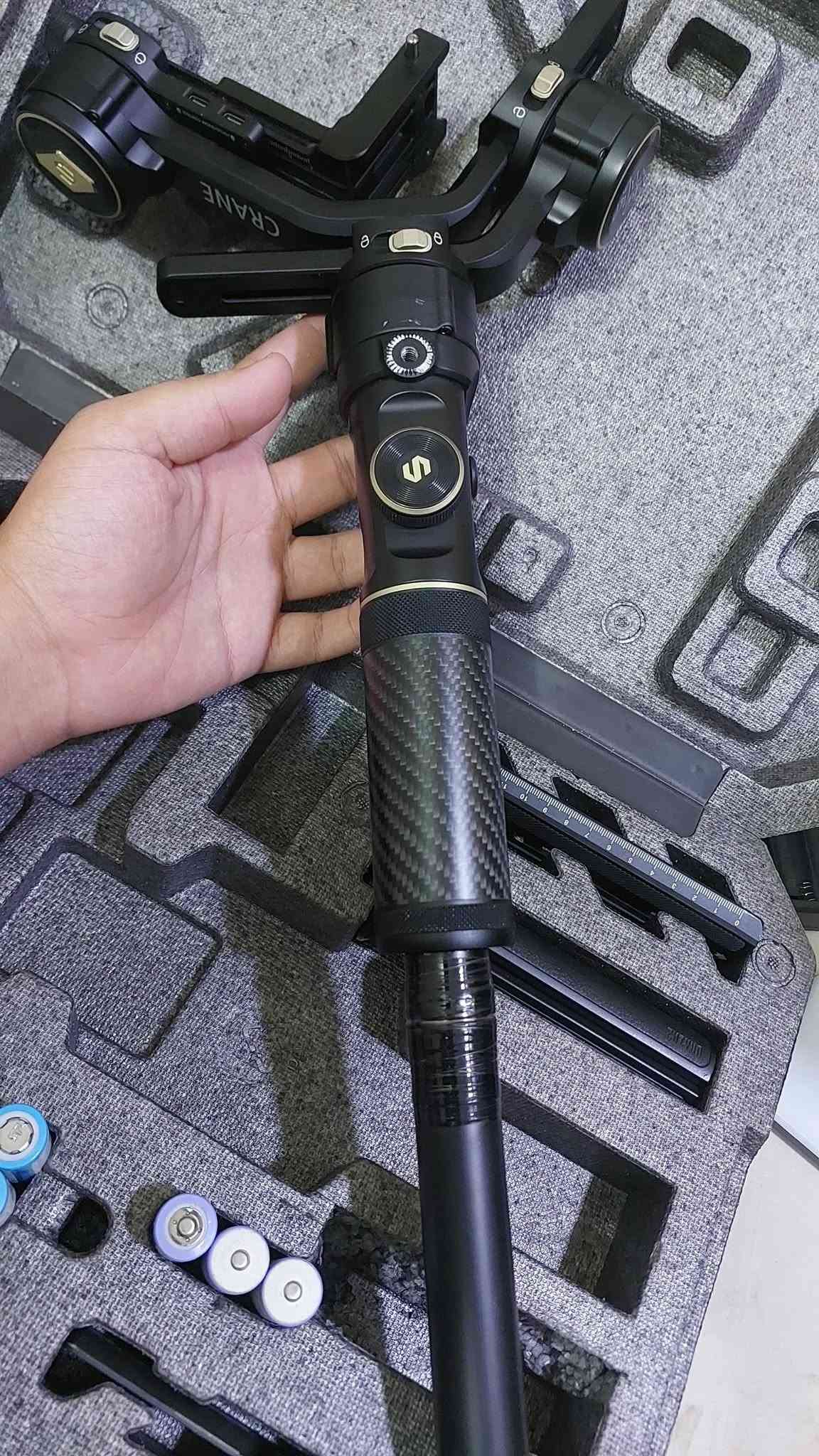 🎥 للبيع ZHIYUN CRANE 2S الاحترافي 🔥
كرين عملاق واحترافي، كامل ويا ملحقاته وجاهز للشغل والتصوير 👌
📦 المحتويات: • ZHIYUN CRANE 2S
• 3 بطاريات أصلية + 3 بطاريات احتياطية 🔋
• المجموع 6 بطاريات
• شاحن سريع ⚡
• بلاطة ريلز
• بلاطة فيديو + قاعدة فيديو
• إضاءة جانبية قابلة للسحب والشحن 💡
• عصا إضافية تطويلة
• قاعدة ثلاثية
• كيبل ربط وتحكم بالكاميرات Type-C 🔌
• الحقيبة 🎒
💪 مناسب للتصوير الاحترافي والسينمائي والكاميرات الثقيلة.
💰 السعر والتواصل: خاص
📱 واتساب: ***********
📍 المكان: الديوانية
🚫 لا يوجد توصيل
للجادين فقط، وكل الملحقات موضحة بالصور. 🔥
