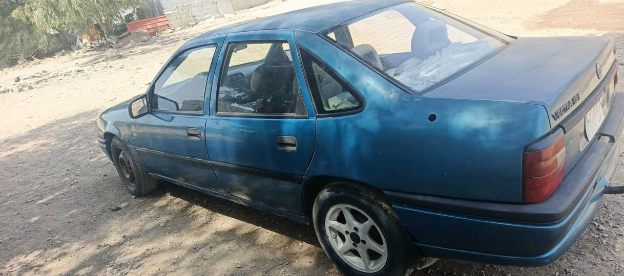 فكترا موديل 1993 رقم ألماني سنويا تضم محرك 18 سعر 32 وبيها مجال مكان جانب الأيمن 
الرقم ***********

