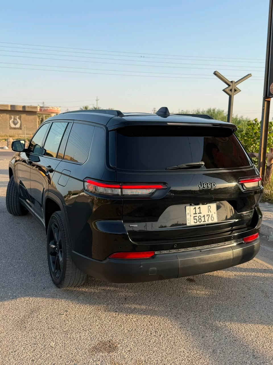 السلام عليكم من رخصة الادمن

جيب كراند شيروكي لمتد  1\1

بدون ايرباك (حادثها اخو الكلين اشويه بل طرف مال البنيد فقط صبغ     رقم شاصي بل منشور)

الموديل : 2023

المحرك : V6.  3.6L . 

7 راكب

رقم بغداد 

المواصفات :

* دفع اوتو ويل. 

* رادار امامي مع مانع تصادم . 

* تحذير الخروج عن المسار .( ضبط الحركة بالمسار)

* تحذير النقطة عمياء ⚠ .

* ويل قياس 18 انج .

* سقف بانوراما . 

* شاشه كبيرة 10.1 انج . 

* نظام الخرائط (GPS) .

* كاميرا داخلية . Family مراقبة اطفال

* كاميرا خلفية . 

* المصابيح الأمامية زنون .

* كشافات الضباب زنون .     

* تشغيل عن بعد .

* صندوق كهربائي .

* مقصورة الركاب من الجلد

* حفظ وضعيات الجلوس (ميموري) . 

* المقاعد الأمامية كهربائية .

* سستم صوت Alpine . 

* انارة داخلية LED . 

* حساسات خلفية ..

* مرايا متحسسه للضوء العالي . 

* مانع تصادم خلفي وامامي.

* بلوتوث تلفون . 

* محدد سرعة . 

* نظام التشغيل والاطفاء الاوتوماتيكي ( Auto Start System ) .

* نظام بريك اوتماتيكي ( Auto Break System )

* وارد امريكي ضربتها موضحة بالصور

* اللون أسود 

* ايرباكات كلها سليمة 

السياره علا وضع شركه 

ومواصفات اخرى السياره موجود في الديوانية عفك

 للاستفسار الاتصال بالرقم

***********
