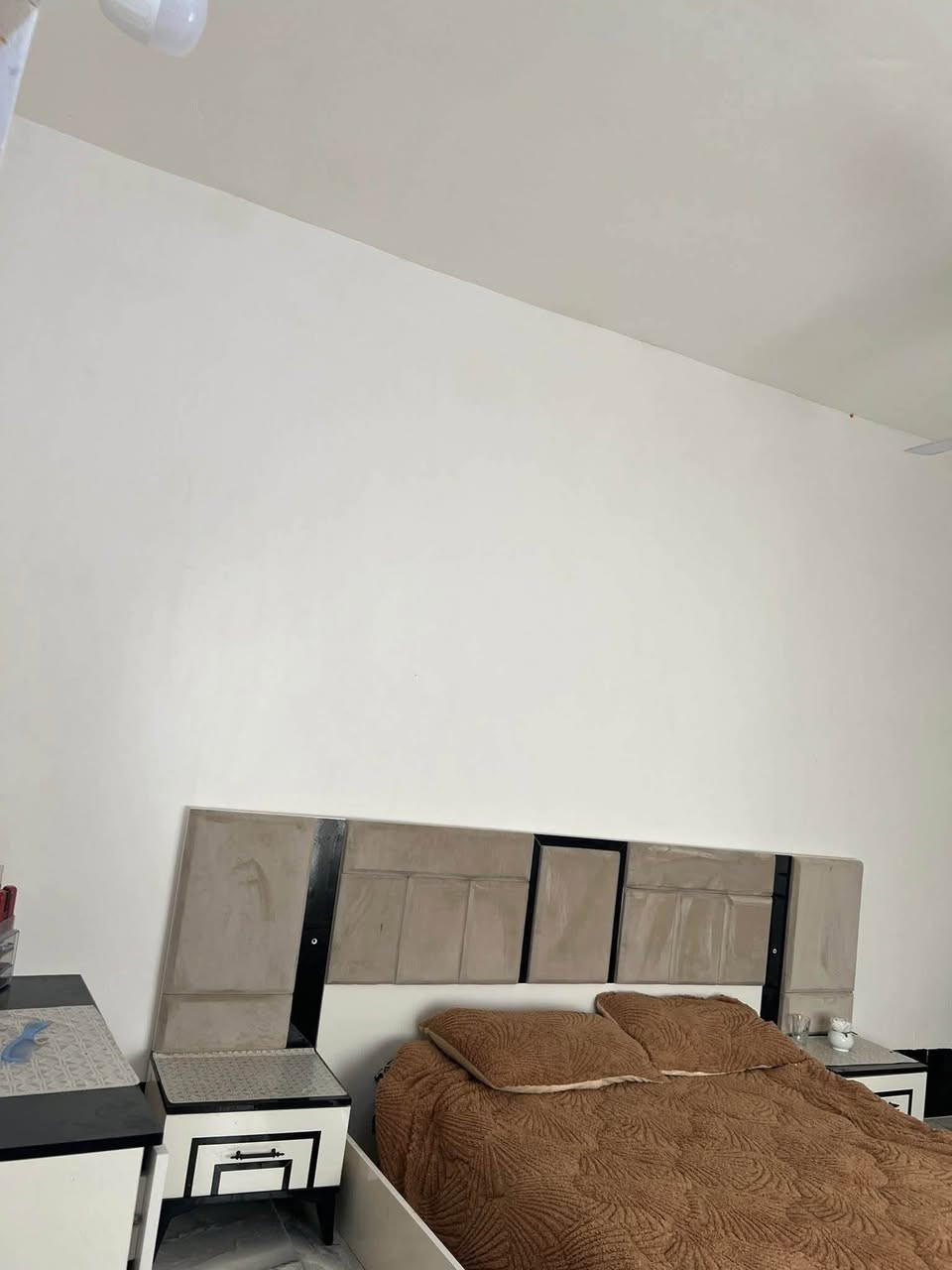 :
📣 عرض جديد ومميز من مكتب عقارات الأمير في بابل 📣

🏠 دار للبيع جاهز للسكن - مساحة 100 متر!

📍 الموقع: بابل - الوردية (سيف سعد) / شارع الغسل - الشارع المجاور لشارع المشجر.

📐 المواصفات والتفاصيل:
 المساحة: 100 متر مربع.
 الواجهة: 5 متر.
 طبيعة البناء: طابق واحد (بناء طابوق).
 الملكية: طابو زراعي.
🛋️ التصميم والتقسيم الداخلي:
 غرفة نوم
مطبخ 
مجموعة داخلية
مناور عدد /2
 هول
 صالة استقبال
 مجموعة صحيات خارجية

💰 السعر المطلوب: 37 مليون دينار (قابل للتفاوض)

📞 للتواصل والاستفسار (يتوفر واتساب على الرقمين):
نستقبل كافة استفساراتكم وعروضكم السكنية والتجارية عبر الأرقام التالية:

 📲 زين / أثير: ***********7 (يتوفر واتساب)
 📲 آسياسيل: *********** (يتوفر واتساب)

🏢 مكتب عقارات الأمير في بابل
(خدمتكم غايتنا.. ونستقبل جميع عروضكم للبيع، الشراء، والإيجار)
