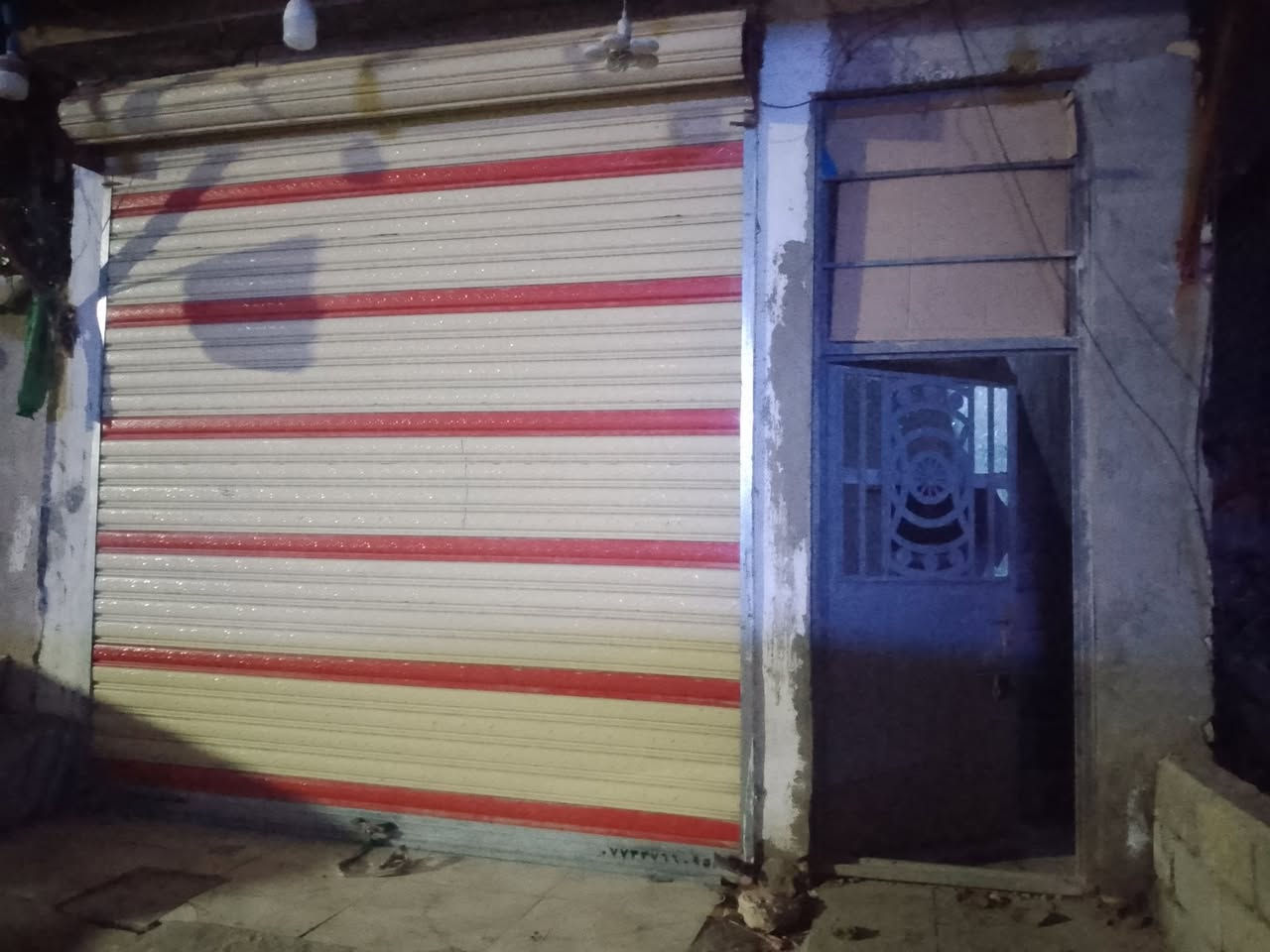 بيت للايجار طابق ثاني فوك محل 
غرفه ومطبخ وخدمات وطرمه/ ايجاره 250 قفل 
ابو دشير نهاية الشارع العام من جهة الحي الصناعي شارع الكشك     ***********
