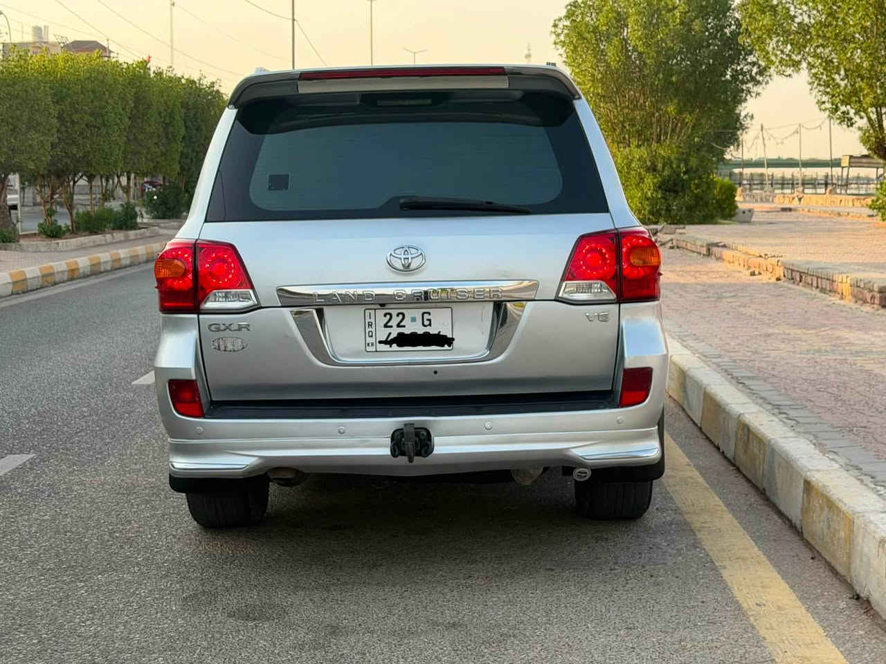 لند كروز موديل ٢٠١٠ فول مواصفات  السعر ٢٤٥ وبيه مجال
السيارة رقم جديد و هزه جديده قبل شهر 

السيارة جاهزه  ماتذبه عليها دينار 

بيه صبغ شويه بل جاملغ وتبديل الباب نفس الون 

***********  السيارة في محافظة ميسان مركز المدينه
