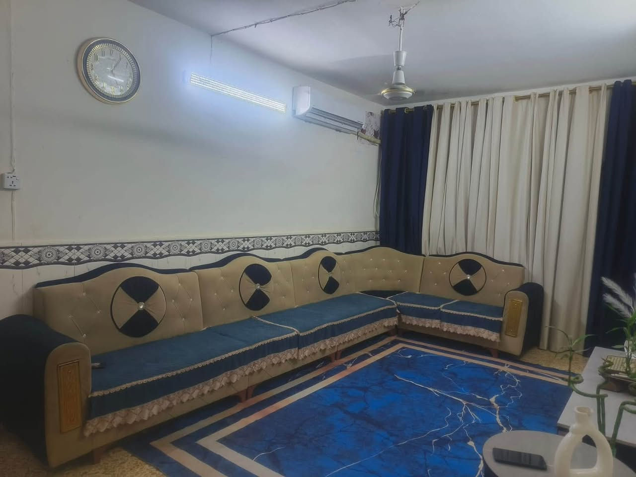 شقه طابق ارضي للبيع عمارات سعيده شارع حسينيه الإمام السجاد للستفسار***********
