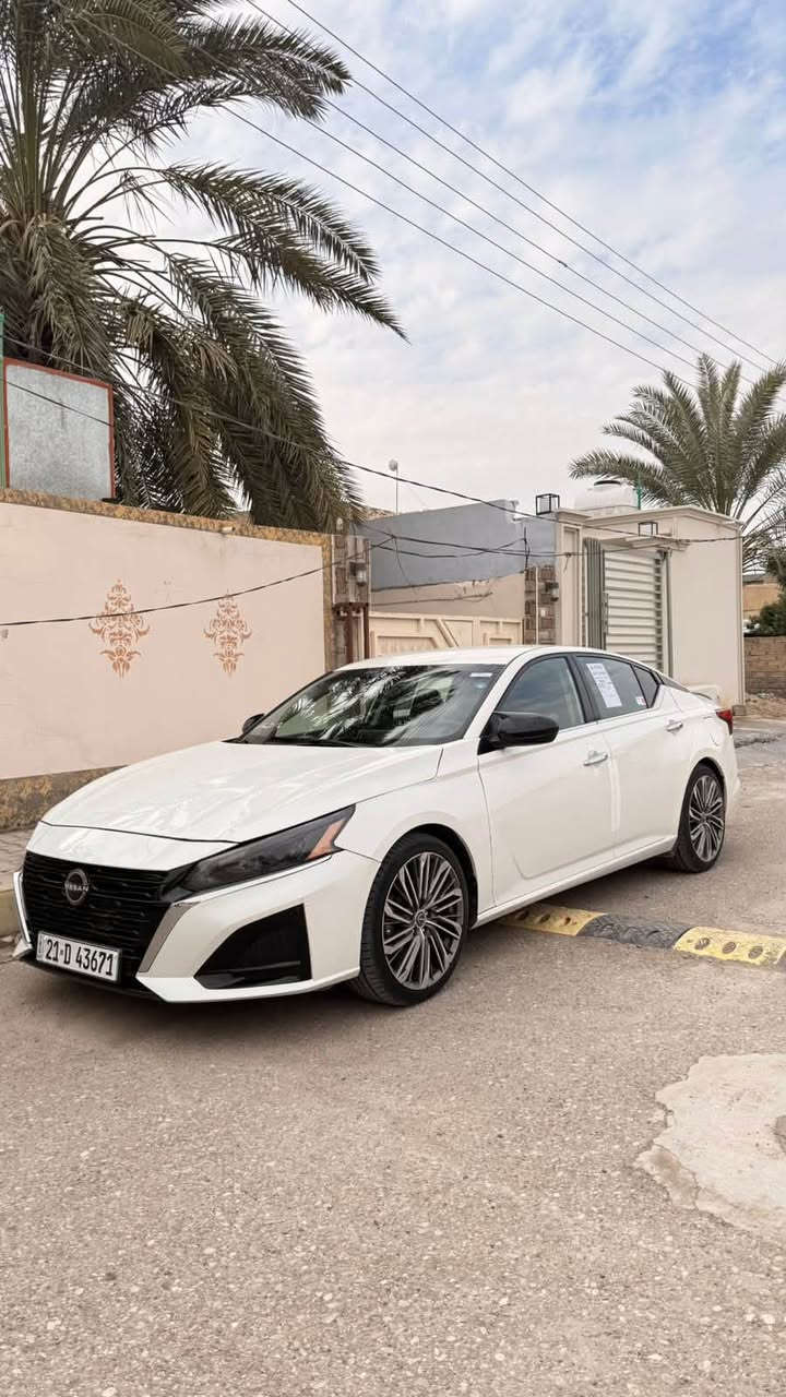 � للبيع نيسان التيما SV 2023
نيسان ألتيما SV موديل 2023
🔹 اللون: أبيض
🔹 الممشى: 140 ألف كم
🔹 محرك 2.5L، 4 سلندر
🔹 قوة 188 حصان
🔹 جير CVT Xtronic
🔹 دفع أمامي FWD
🔹 شاشة وسطية
🔹 Apple CarPlay & Android Auto
🔹 شحن لاسلكي
🔹 فتحة سقف
🔹 تكييف أوتوماتيك ثنائي المناطق
🔹 كاميرا خلفية + حساسات
🔹 نظام فرملة طوارئ أمامية
🔹 تشغيل عن بُعد
🔹 مواصفات SV كاملة حسب التجهيز

السيارة حسب السونار المرفق:
🟢 الصبغ: موضح بالسونار
🟢 التفاصيل: موضحة بالسونار
🟢 الفحص: موجود بالسونار

السيارة جاهزة للفحص من أي جهة يختارها المشتري.

مواصفات محرك الـ2.5L والـCVT وتجهيزات SV مدعومة بمواصفات نيسان الرسمية
***********
*********** رقم الواتساب
