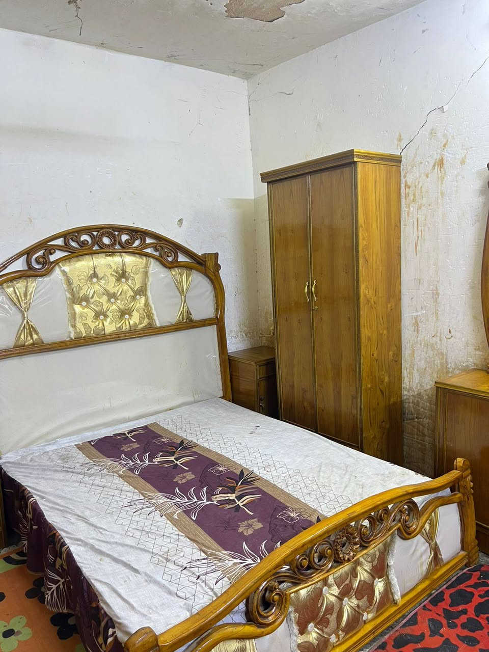 سلام عليكم للبيع 650 وبيها مجال العنوان نهروان هذا الرقم اتصل***********
