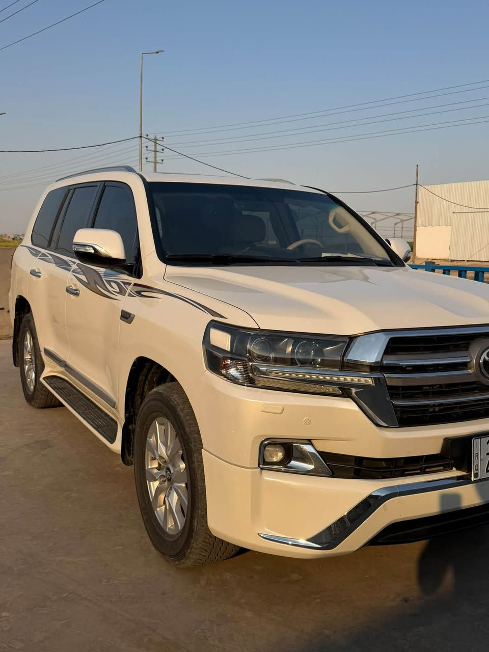 لاندكروز 2017 فول مواصفات WHITE EDITION 

🔹 مكفولة
🔹 رقم بغداد باسمي
🔹 السعر: 440 ورقة
📞 للتواصل:***********
