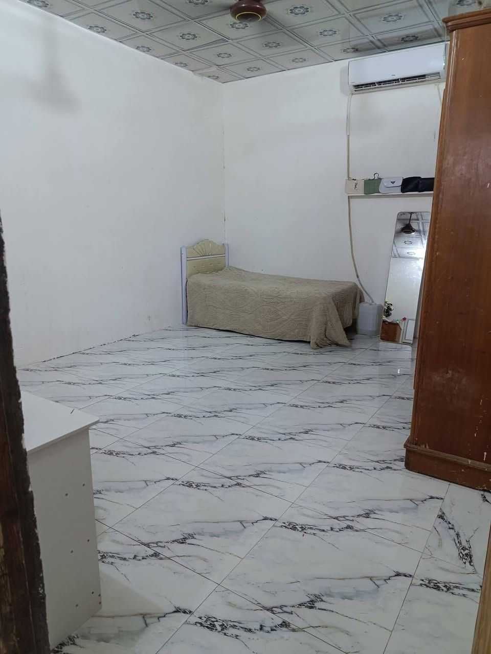 البيت للبيع طابو صرف زراعي عراقي اصولي   مساحه 150 متر
العنوان ابو الخصيب طريق صحراء 

يتكون لبيت من صاله استقبال غرفتين مطبخ صحيات داخليه وخارجيه طارمه

علمن السقف سندويش بناء جديد

السعر 42 

للتواصل على الرقم ‏‪***********‬‏
